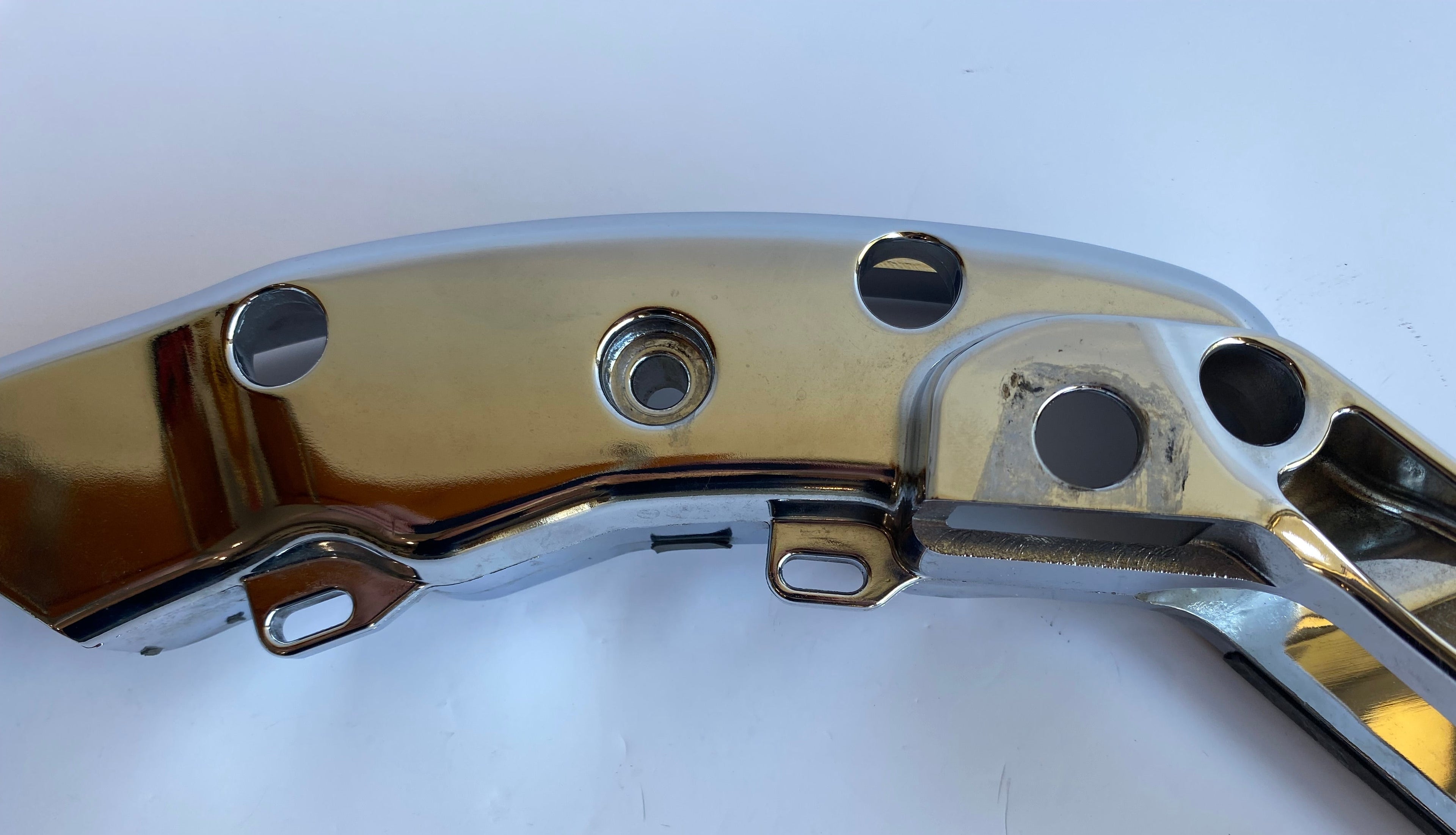 Support gauche sacoche/silencieux chromé Touring Harley Davidson REF OEM 90200501