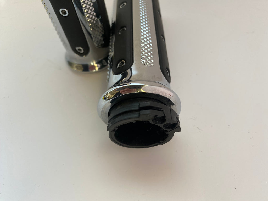 Jeu de poignées Kuryakyn Heavy industries grips câble Harley Davidson REF 6120