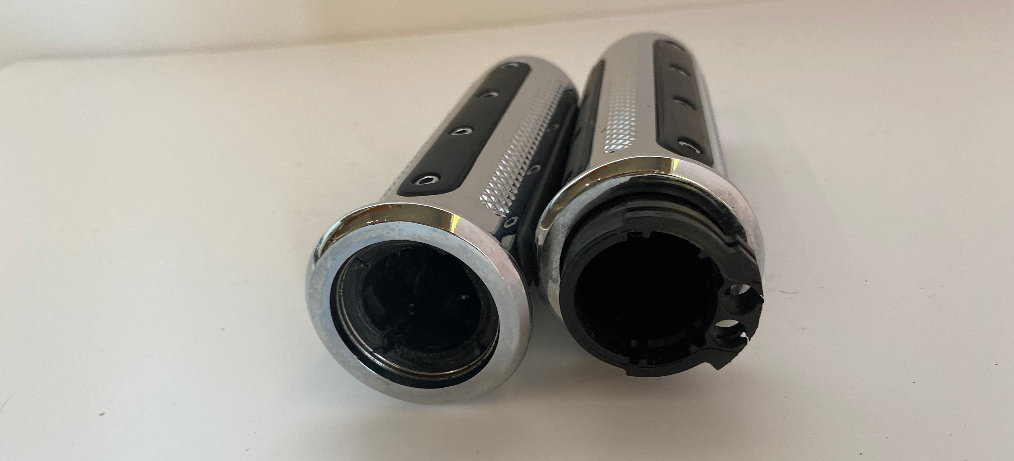 Jeu de poignées Kuryakyn Heavy industries grips câble Harley Davidson REF 6120