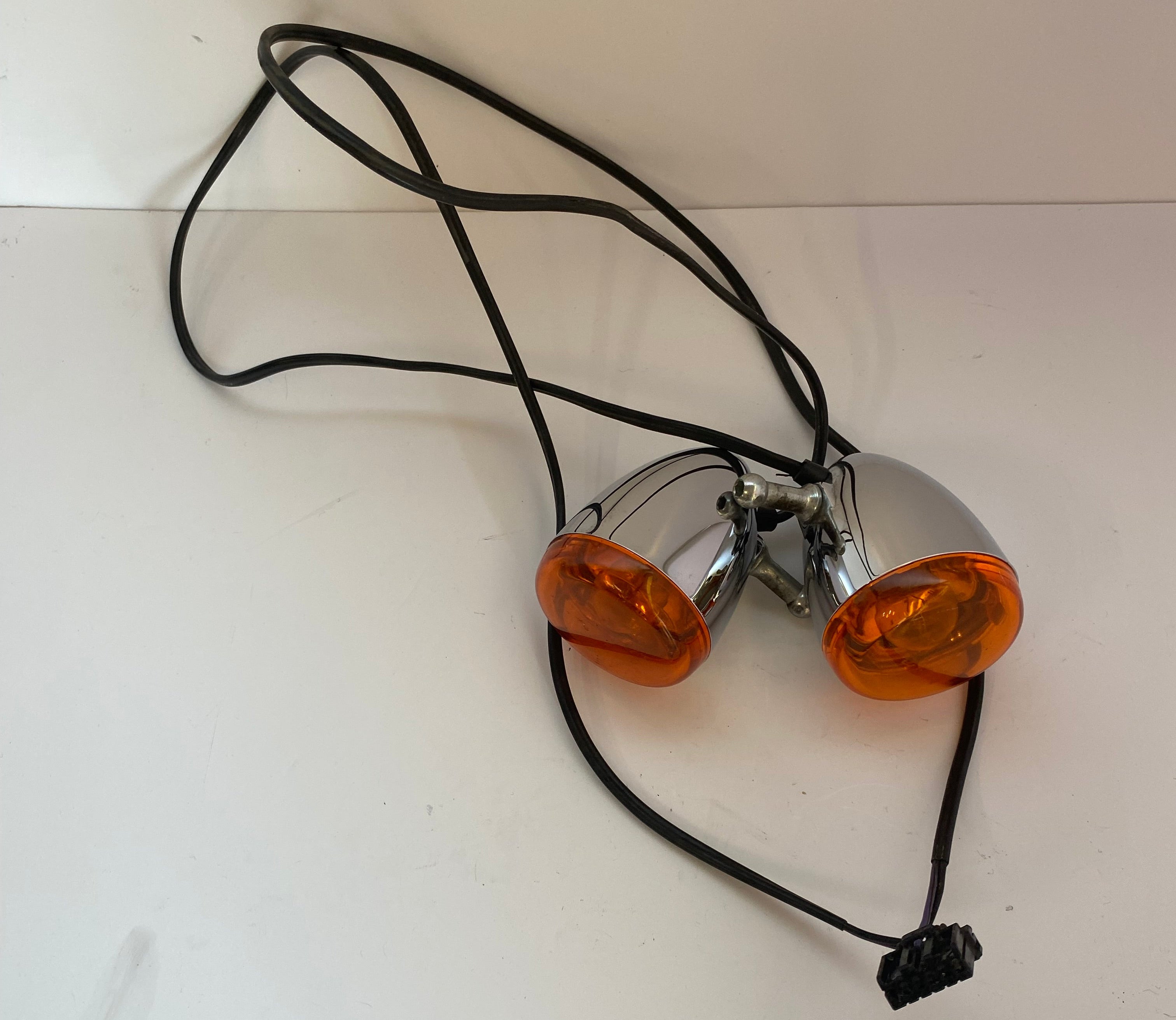 Jeu de 2 clignotants avant chromés Harley Davidson REF OEM 68975-00