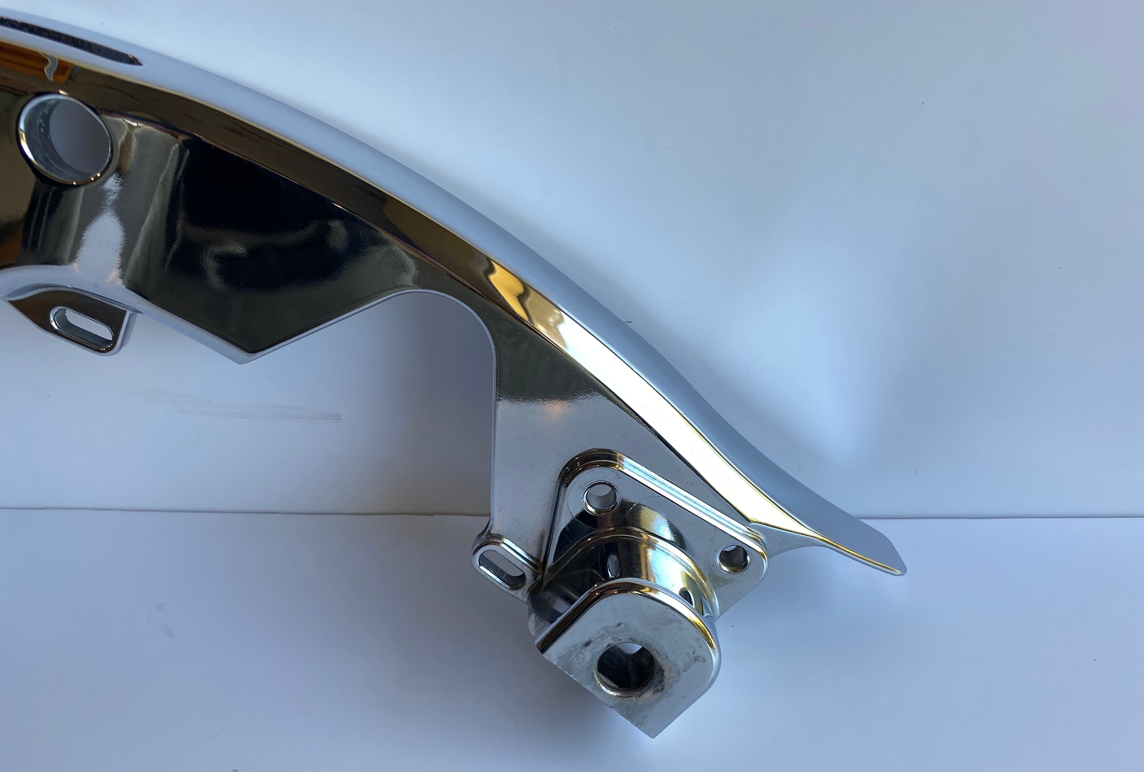 Support droit sacoche/silencieux chromé Touring Harley Davidson REF OEM 90200499