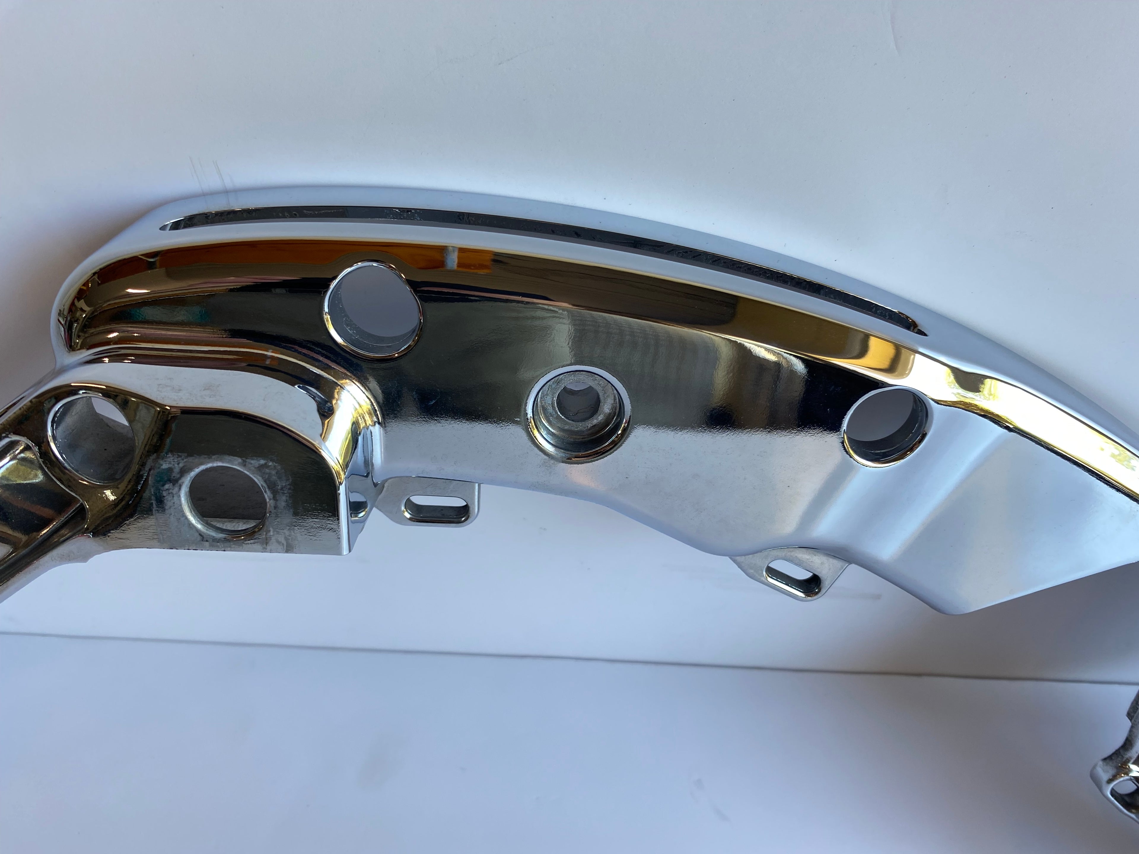 Support droit sacoche/silencieux chromé Touring Harley Davidson REF OEM 90200499