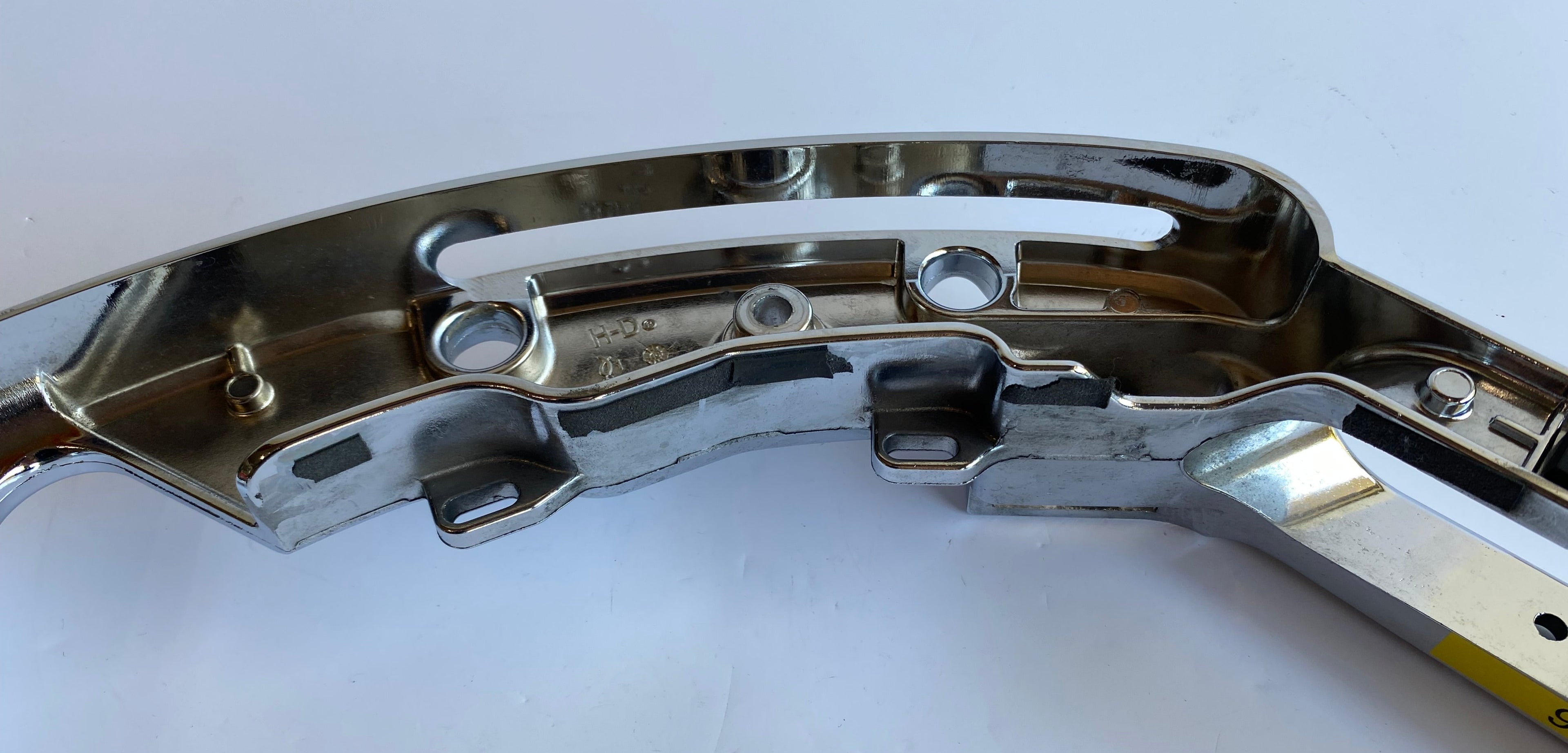 Support droit sacoche/silencieux chromé Touring Harley Davidson REF OEM 90200499