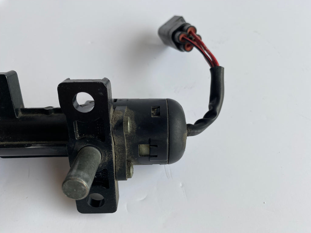 Kit serrures Buell XB contacteur + verrou selle + bouchon REF OEM Y0724.1AD, P0153.02A8