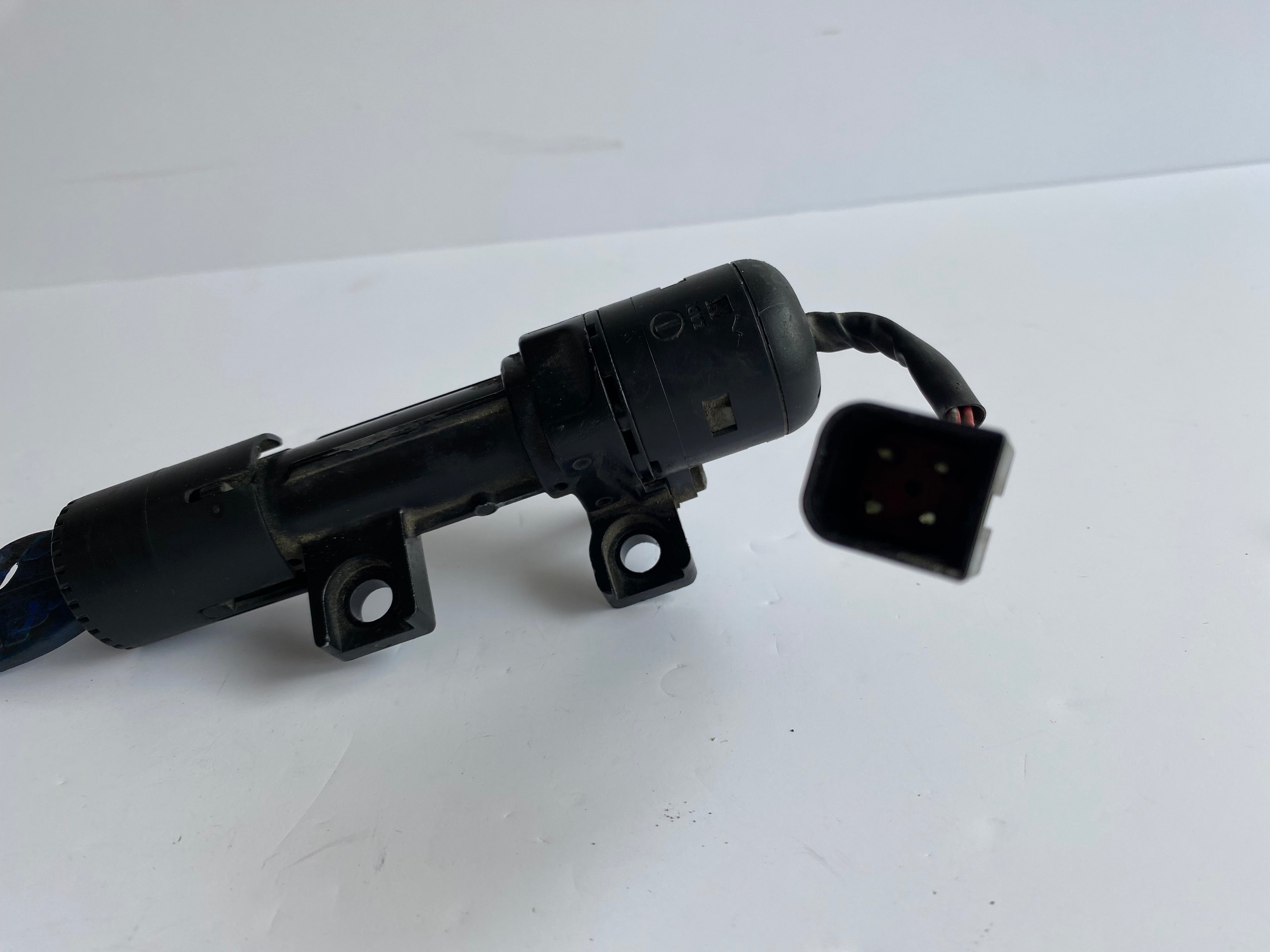 Kit serrures Buell XB contacteur + verrou selle + bouchon REF OEM Y0724.1AD, P0153.02A8
