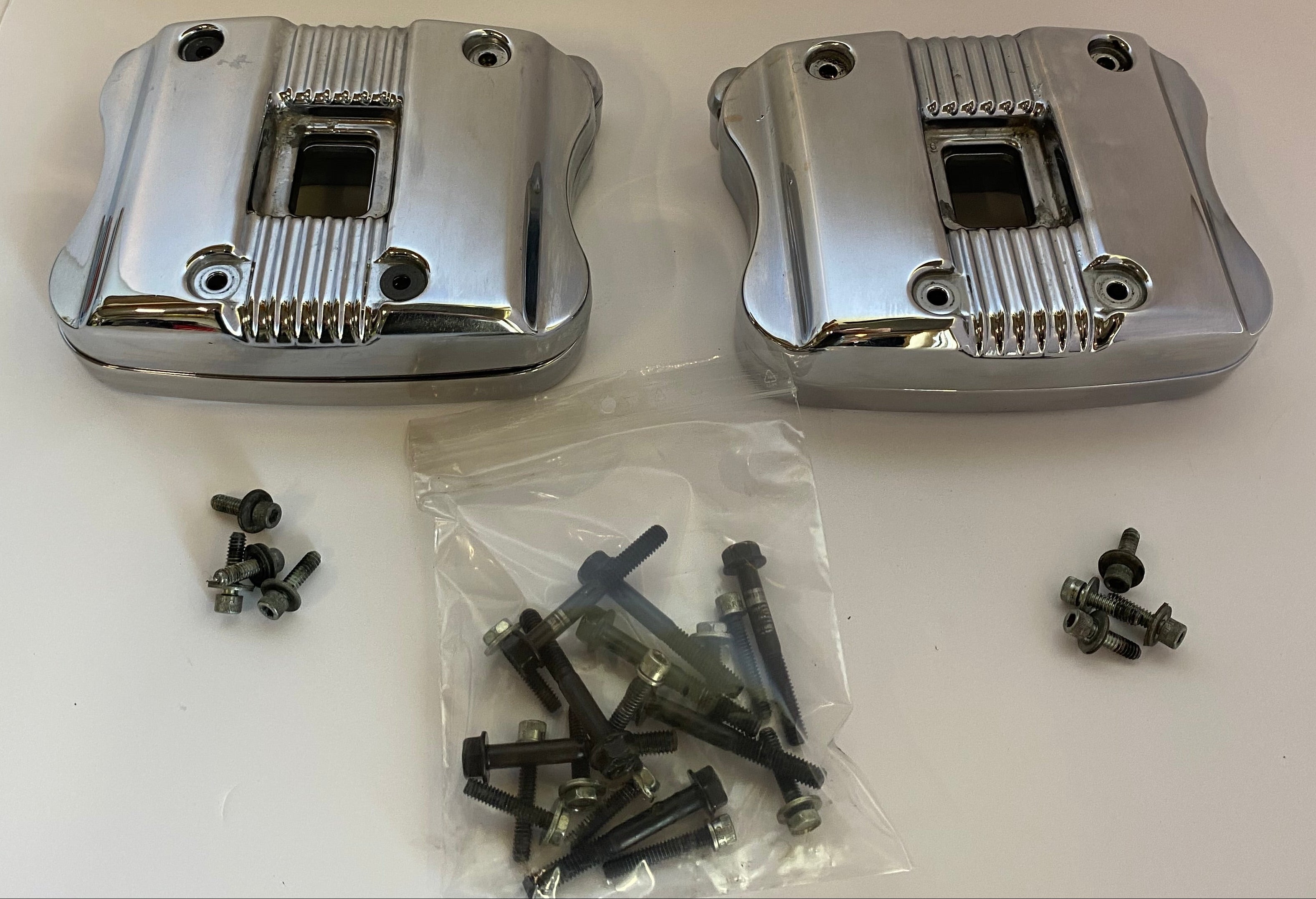 Jeu de caches culbuteurs chromés Sportster Harley Davidson REF OEM 17551-04 & 17537-96C