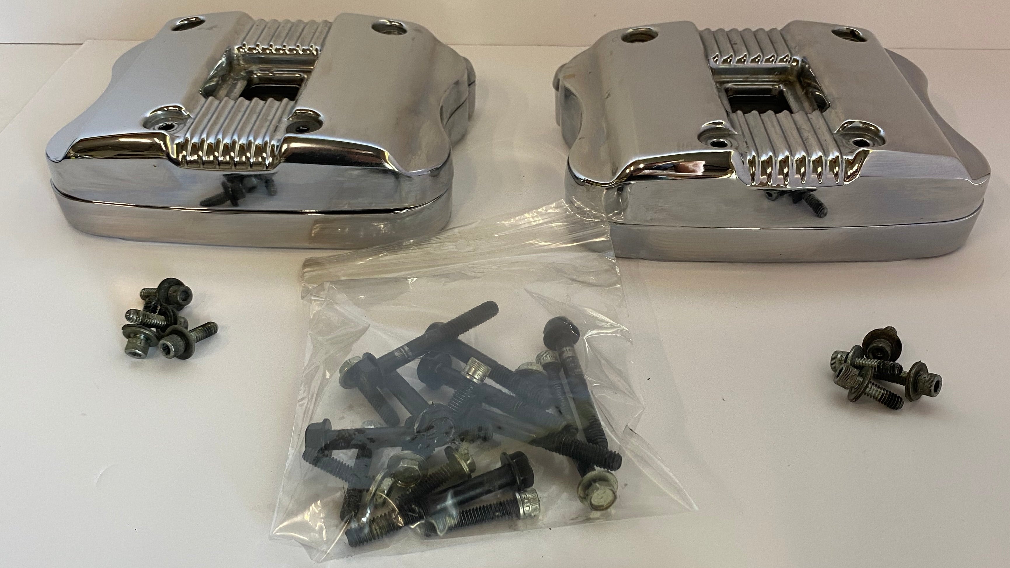 Jeu de caches culbuteurs chromés Sportster Harley Davidson REF OEM 17551-04 & 17537-96C