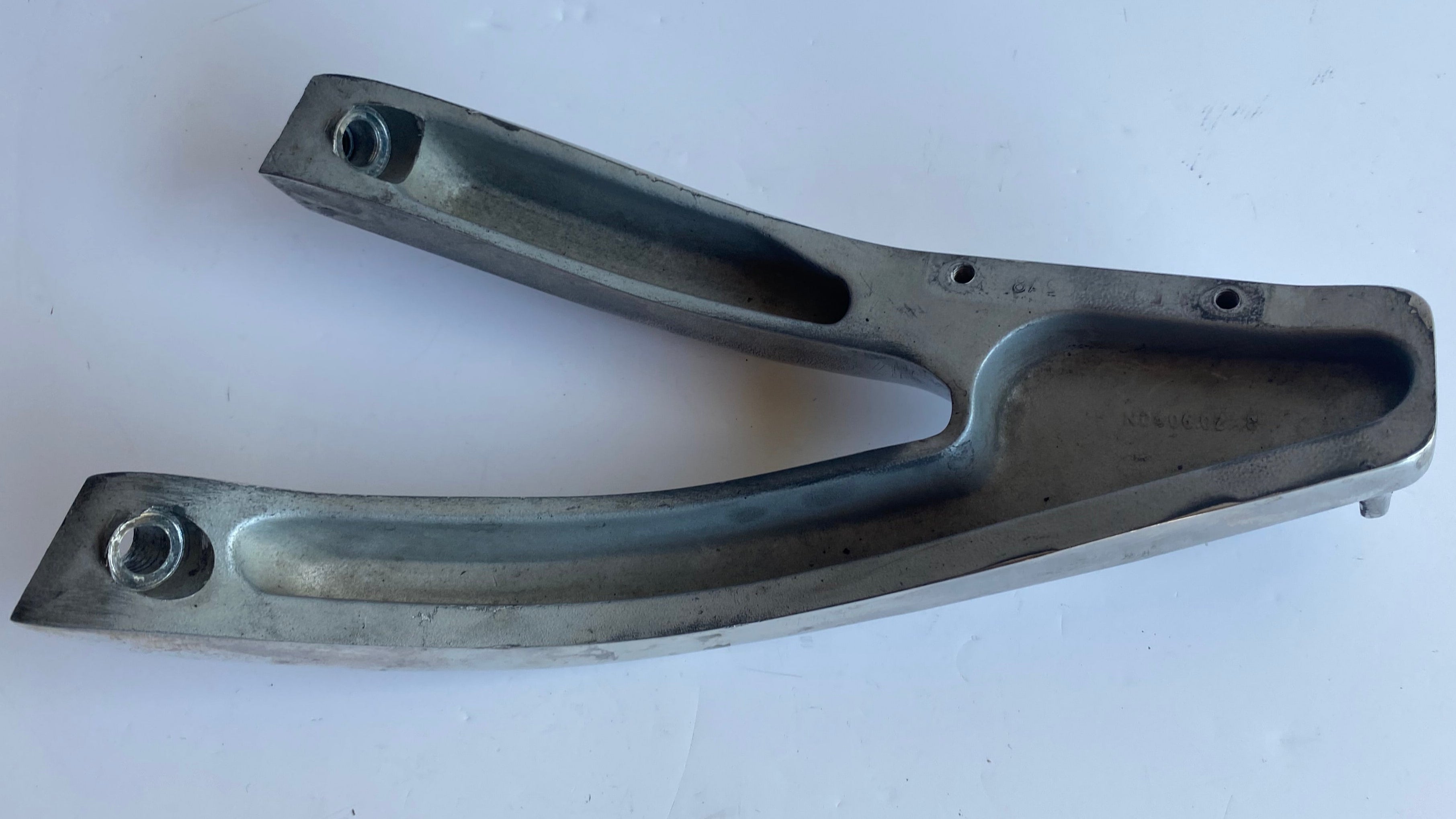 Support de repose pied gauche passager BUELL XB REF OEM : N0406.02A8