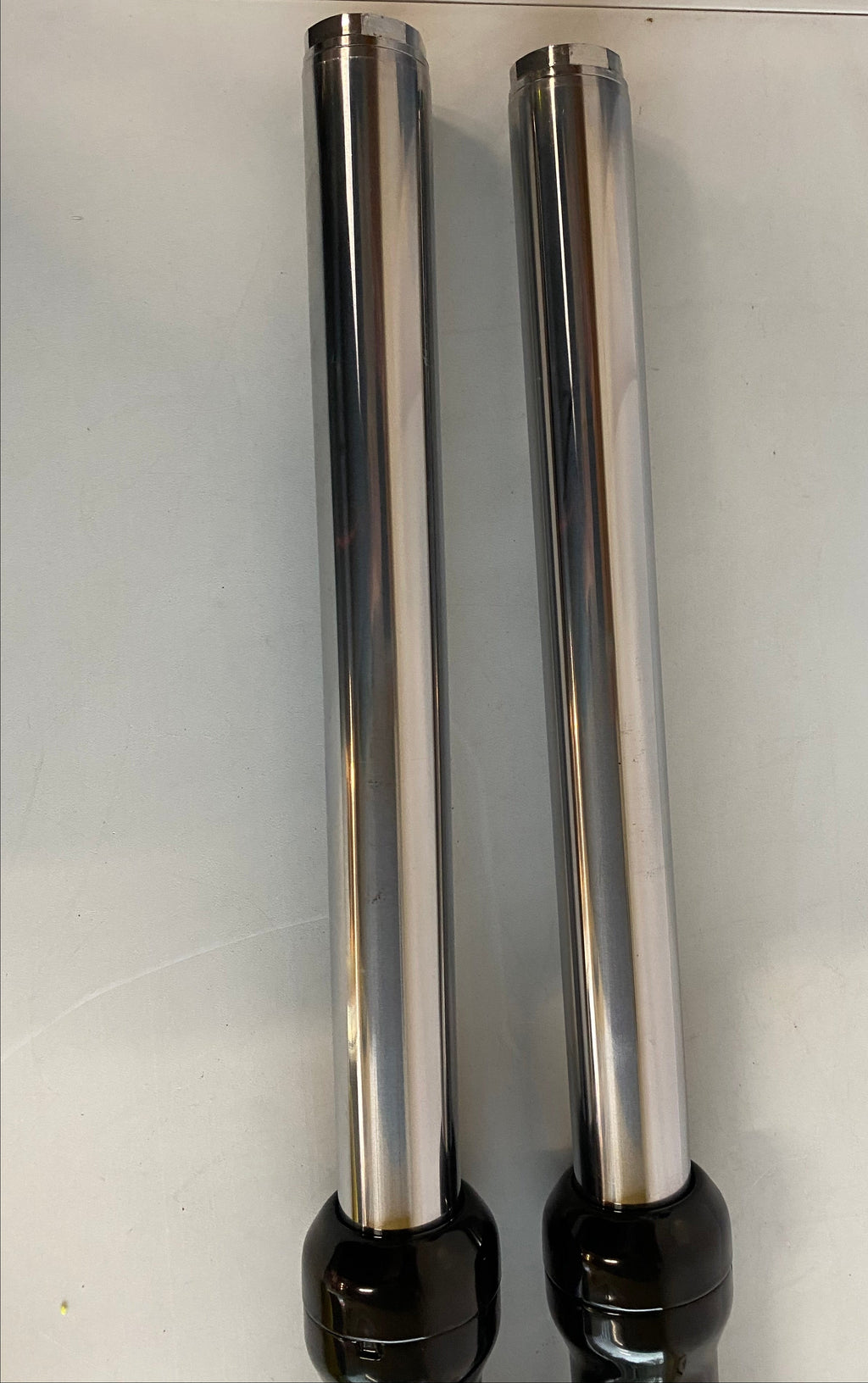 Jeu de bras de fourche noirs révisé 39mm Sportster Dyna Harley Davidson REF OEM 45900-04 & 45901-04