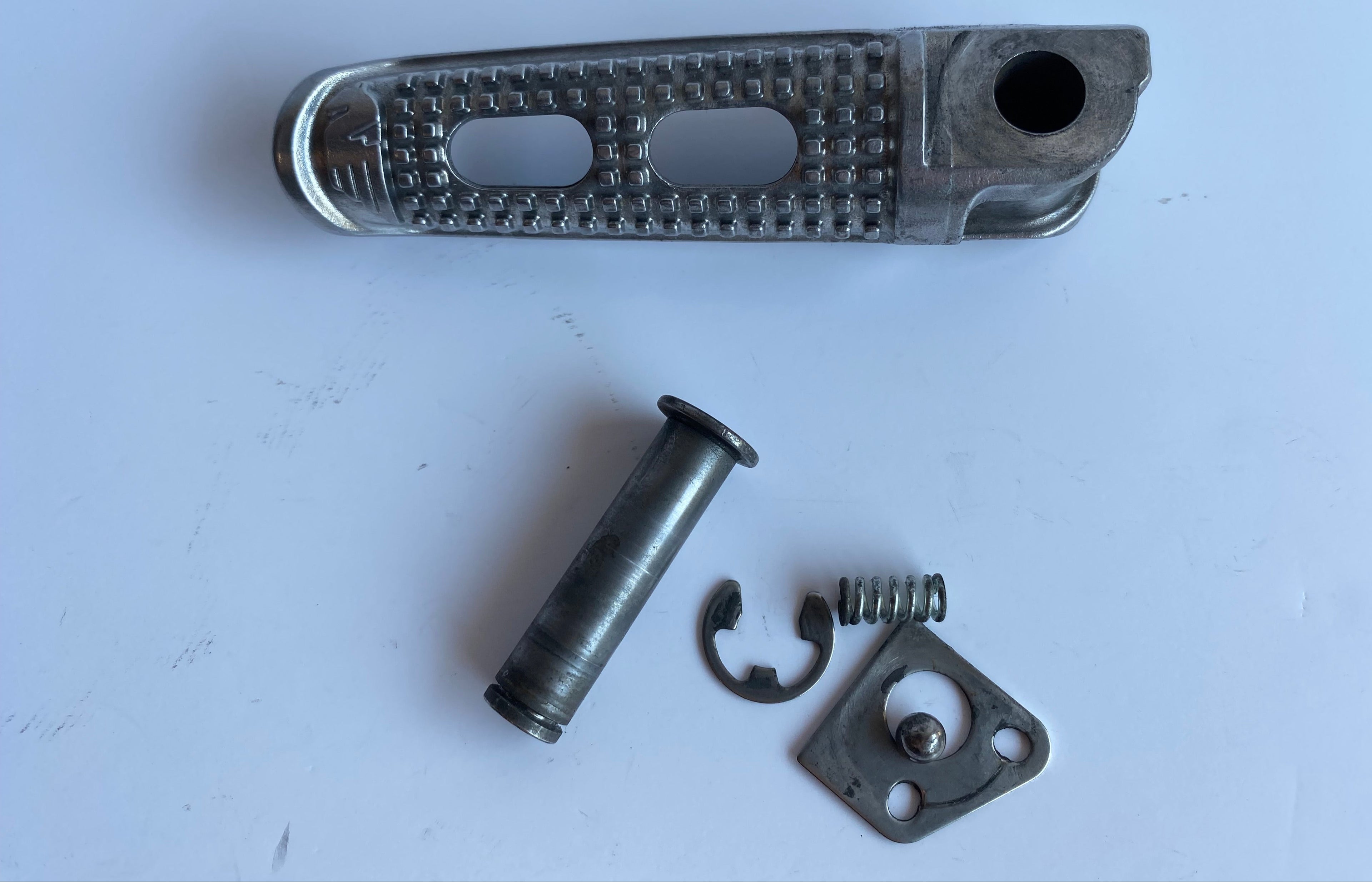 Cale pied passager gauche Buell XB REF OEM: N0552.02A8