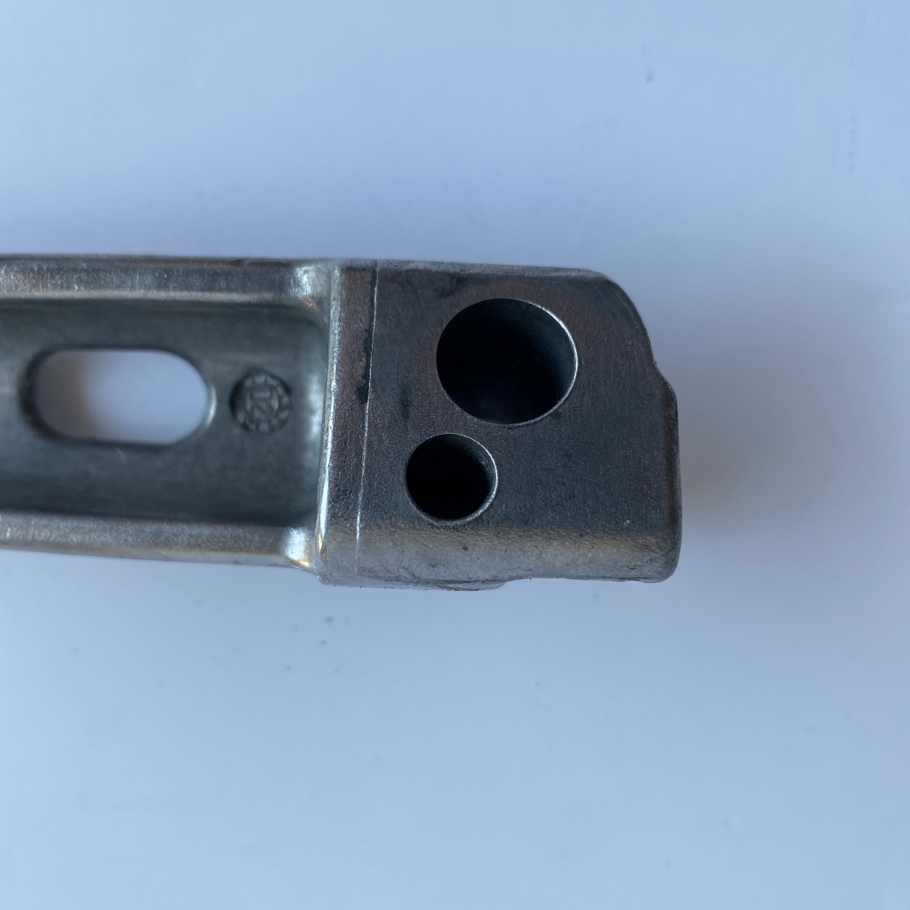 Cale pied passager gauche Buell XB REF OEM: N0552.02A8