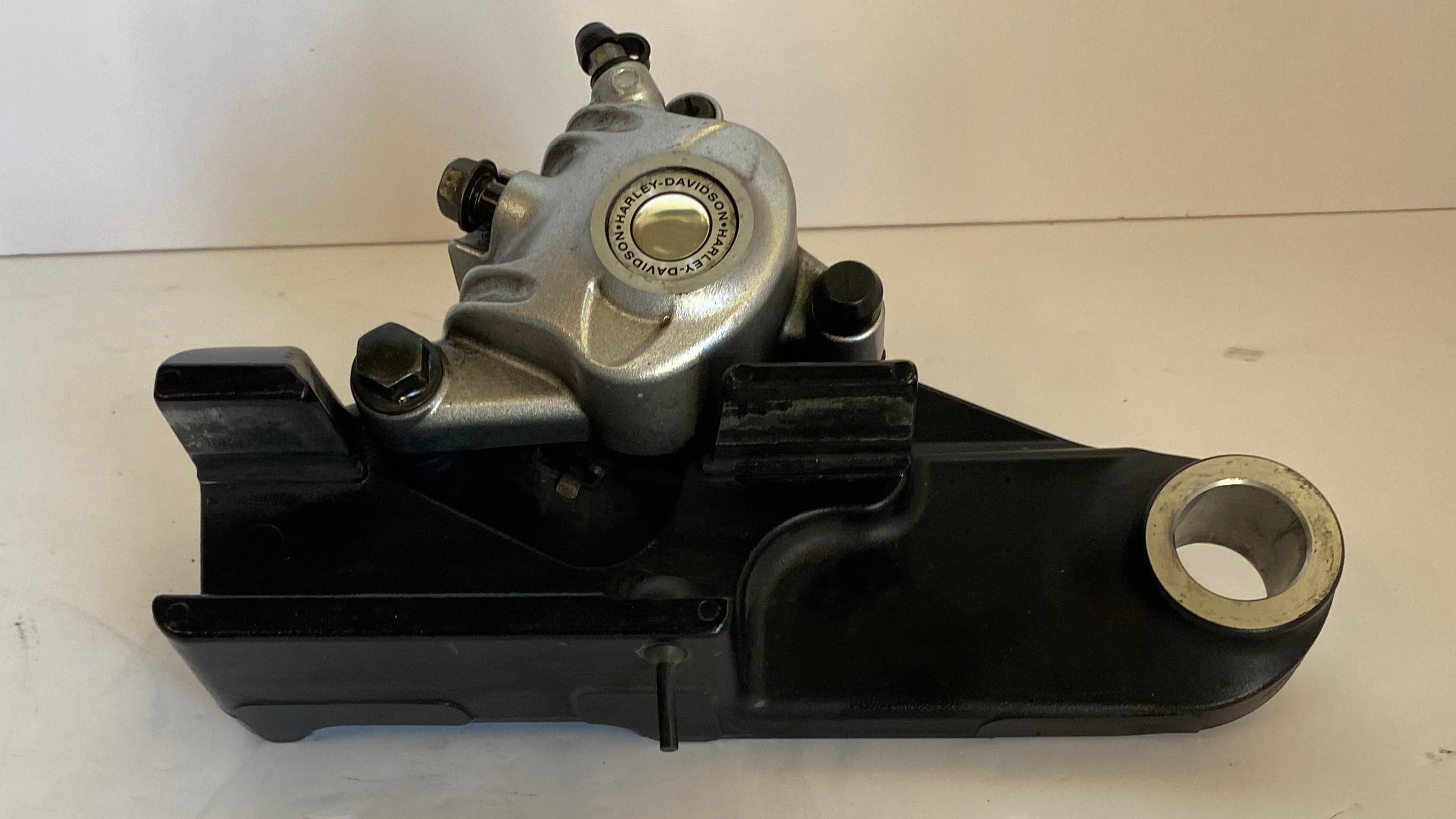 Etrier de frein arrière et support Sportster Harley Davidson REF OEM 40968-05A