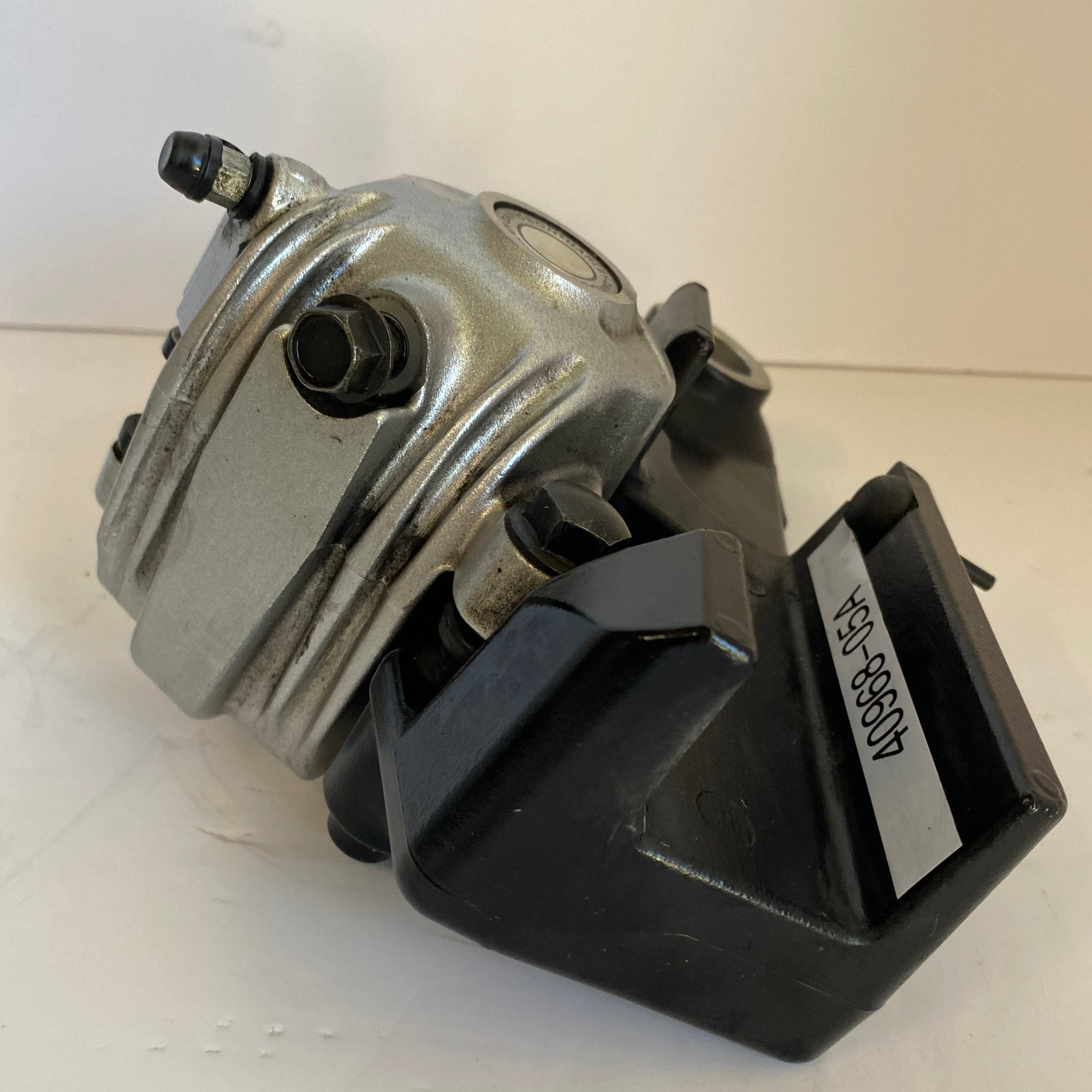 Etrier de frein arrière et support Sportster Harley Davidson REF OEM 40968-05A