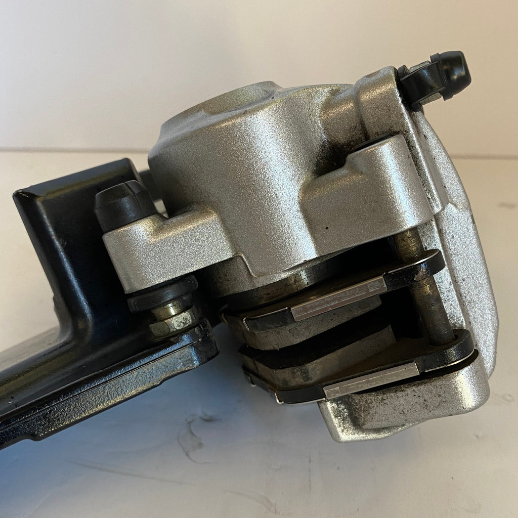 Etrier de frein arrière et support Sportster Harley Davidson REF OEM 40968-05A