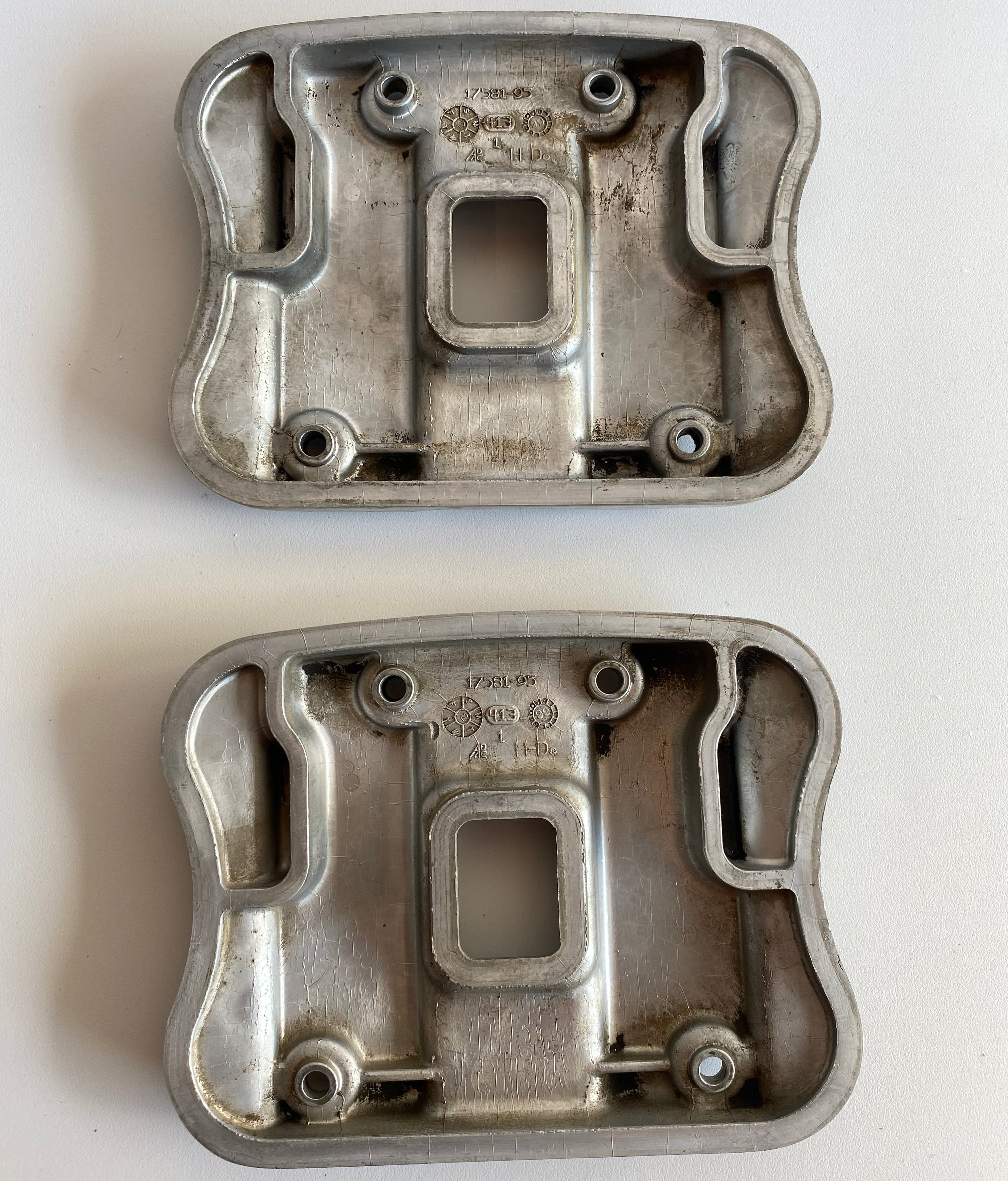 Harley Davidson Sportster Obere Kipphebelabdeckungen OEM-Referenz: 17581-95