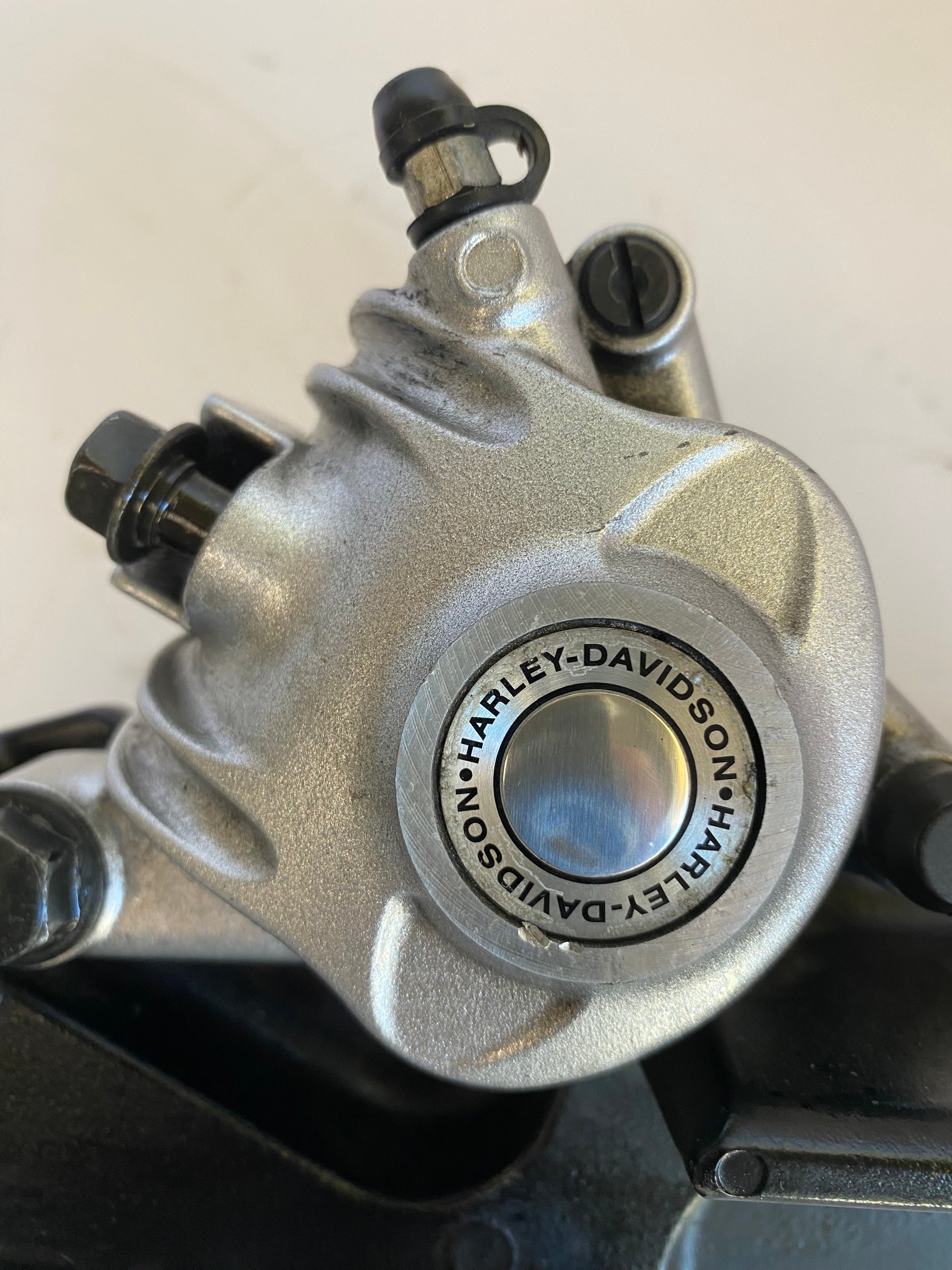 Etrier de frein arrière et support Sportster Harley Davidson REF OEM 40968-05A