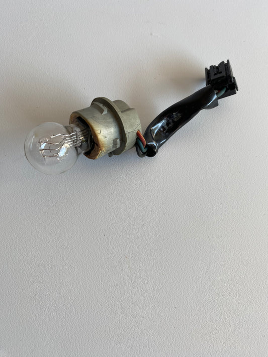 Douille avec faisceau de feu arrière Harley Davidson REF OEM : 691878-03A
