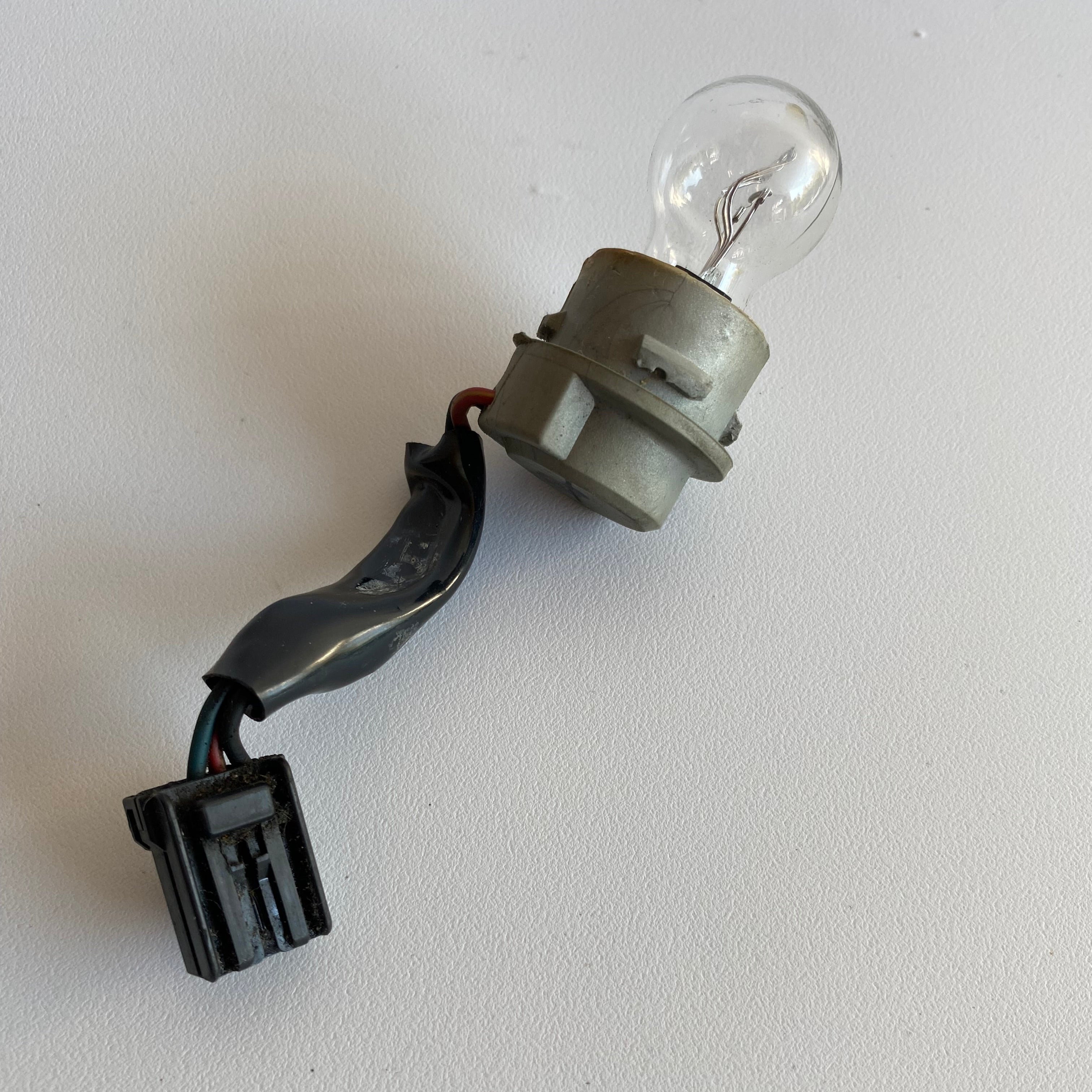 Douille avec faisceau de feu arrière Harley Davidson REF OEM : 691878-03A