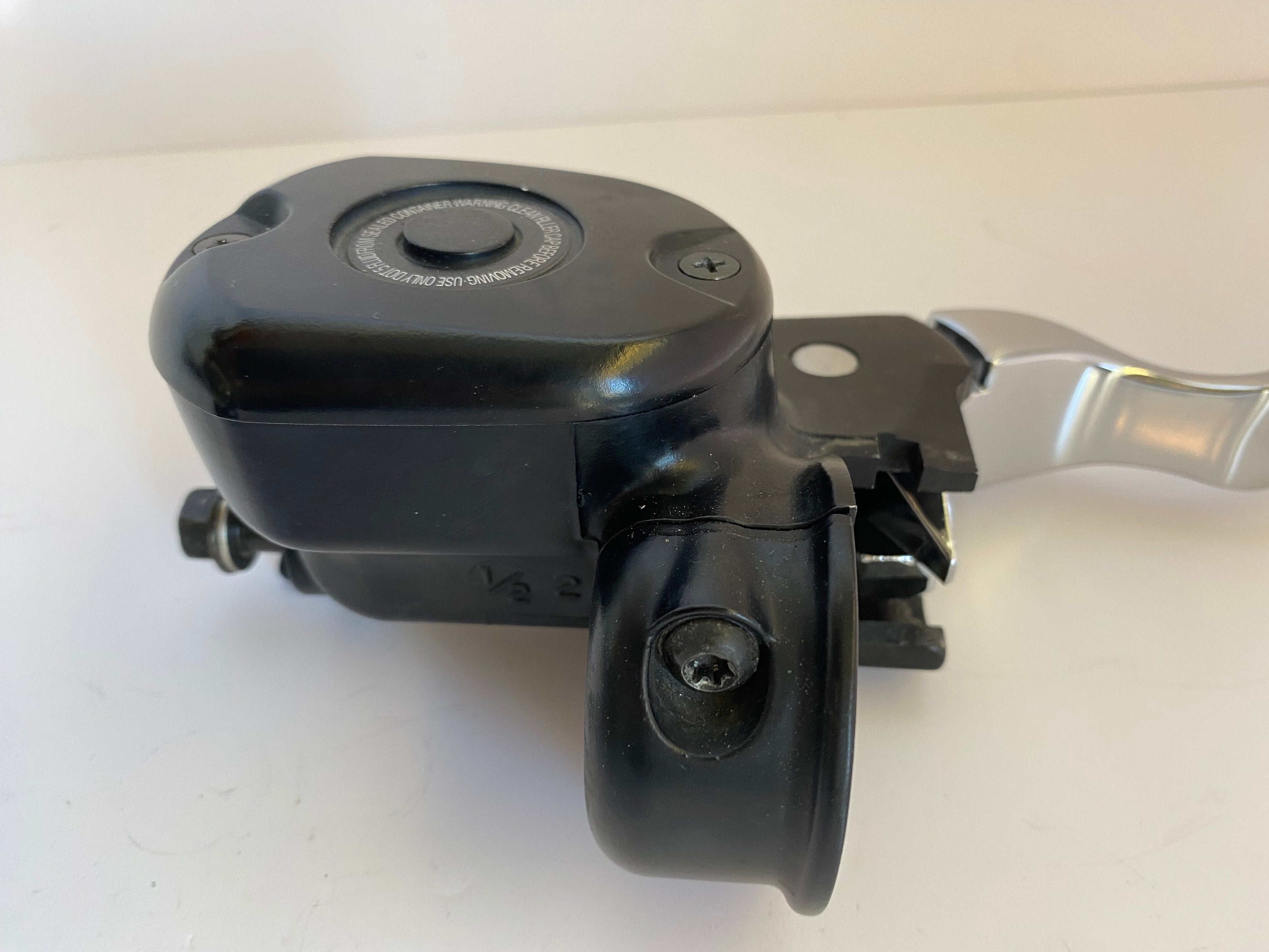 Jeu de manettes avec maitre cylindre avant Sportster Harley Davidson REF OEM 45146-04