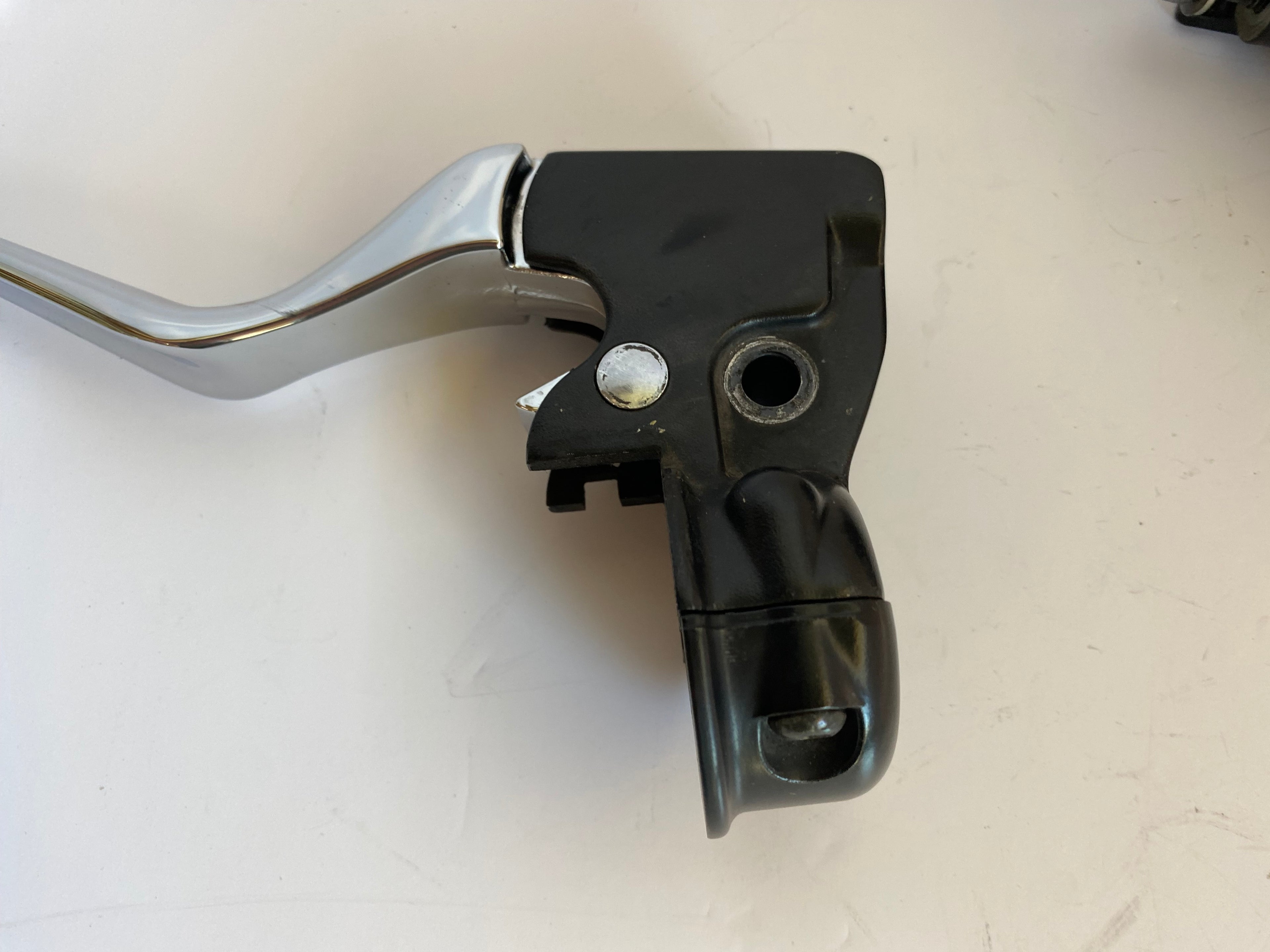 Jeu de manettes avec maitre cylindre avant Sportster Harley Davidson REF OEM 45146-04