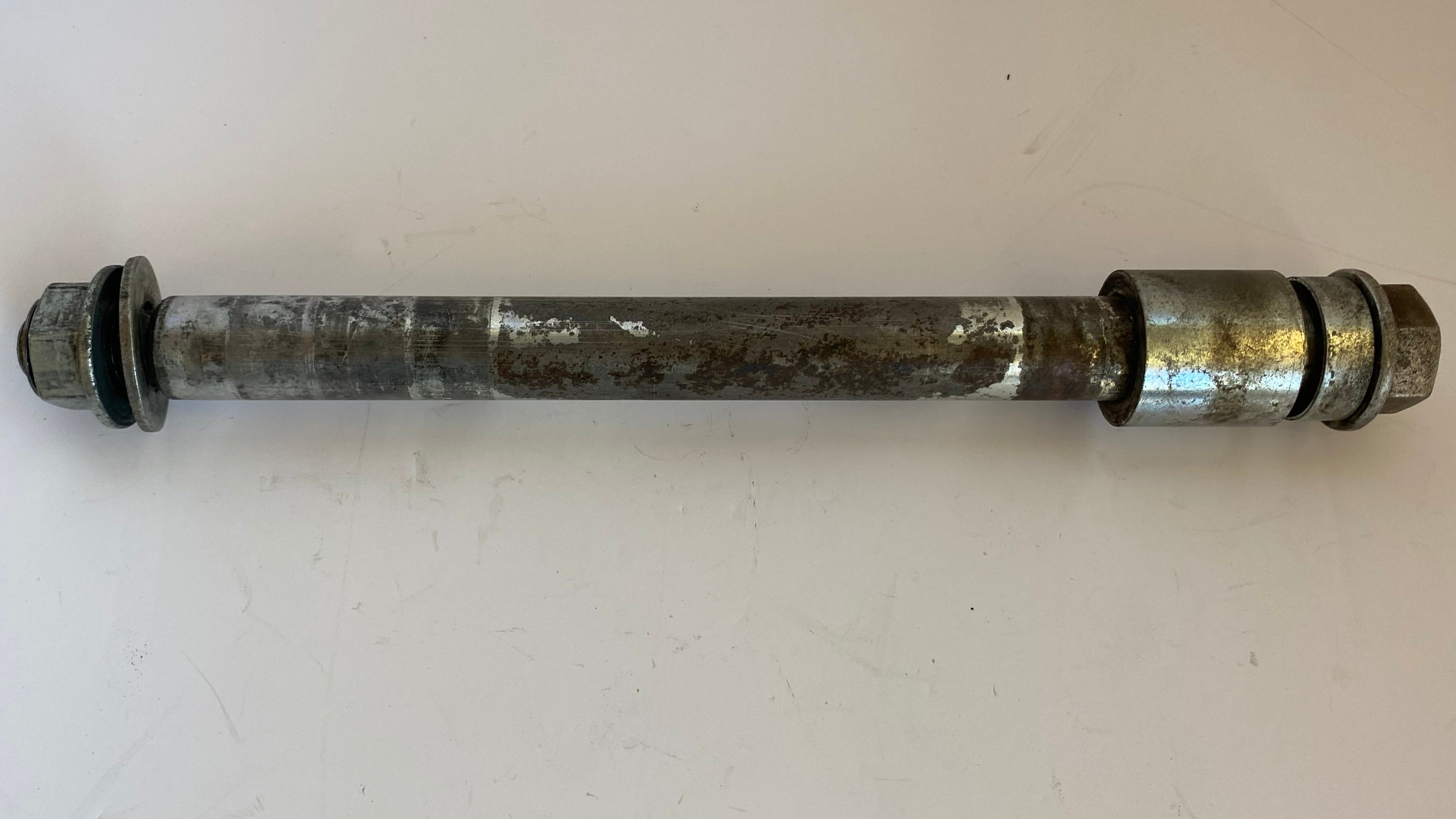 Axe de roue arrière 1 pouce Sportster Harley Davidson REF OEM 41176-05
