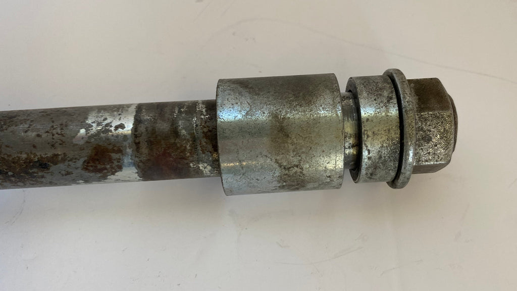 Axe de roue arrière 1 pouce Sportster Harley Davidson REF OEM 41176-05