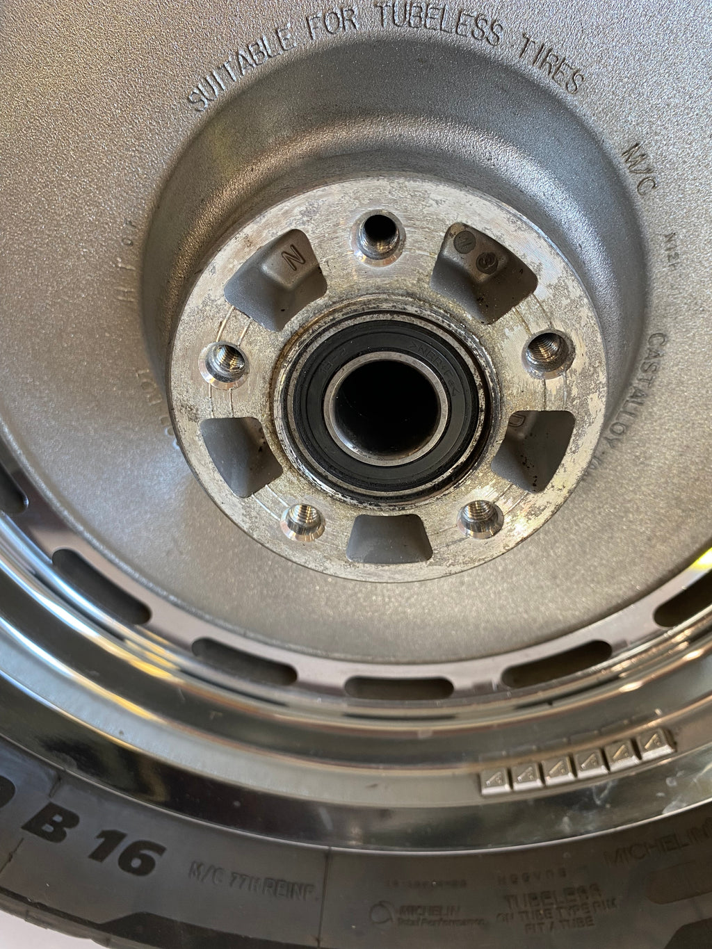 Roue arrière pleine chrome 16 x 3 pouces Harley Davidson REF OEM 43335-05