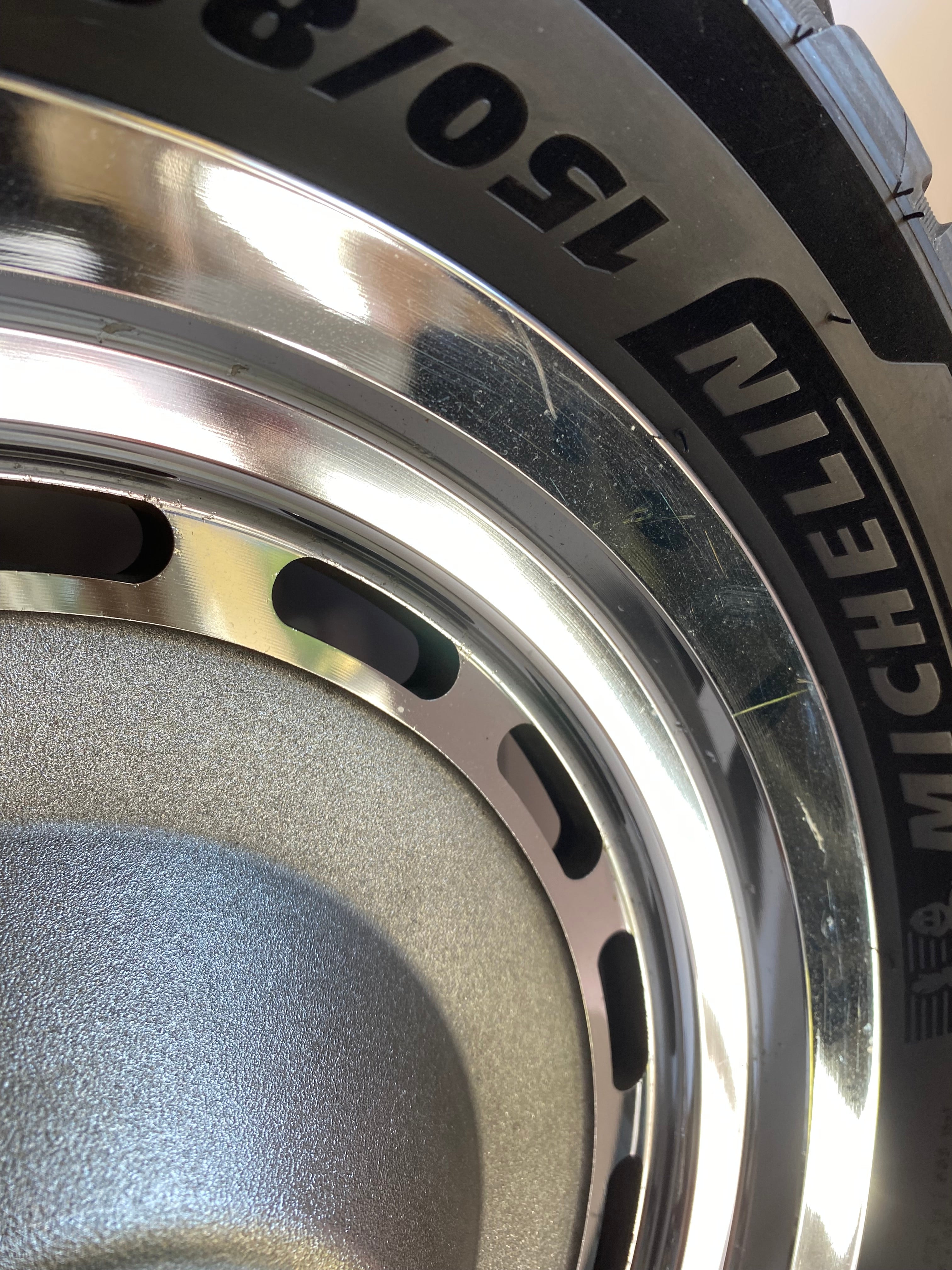 Roue arrière pleine chrome 16 x 3 pouces Harley Davidson REF OEM 43335-05