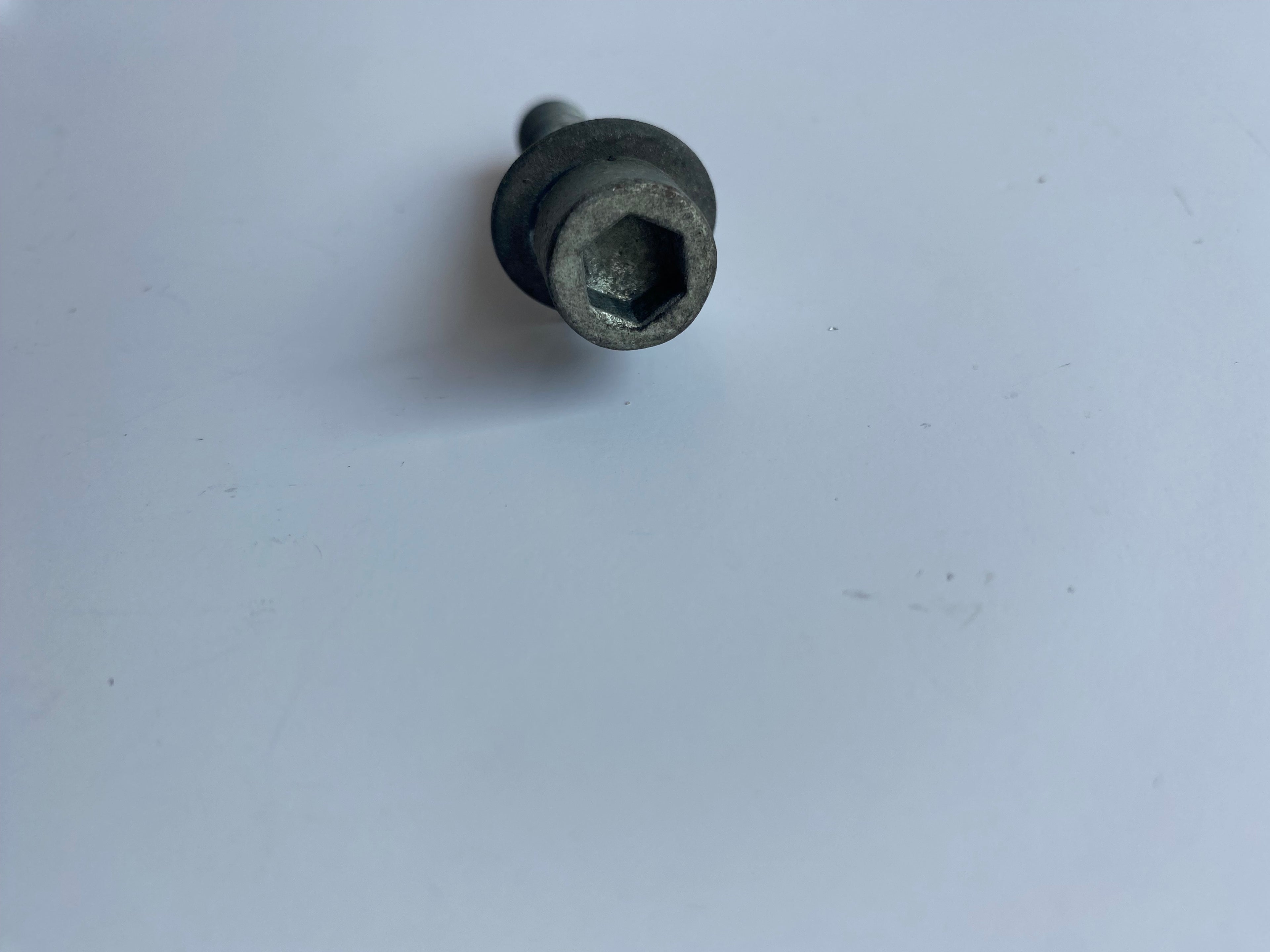 Buell XB Hintere obere Motorhalterungsschraube OEM-Referenz: AA0615.2CZB