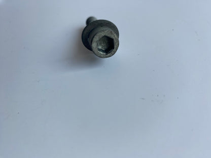Vis support moteur supérieur arrière Buell XB REF OEM : AA0615.2CZB