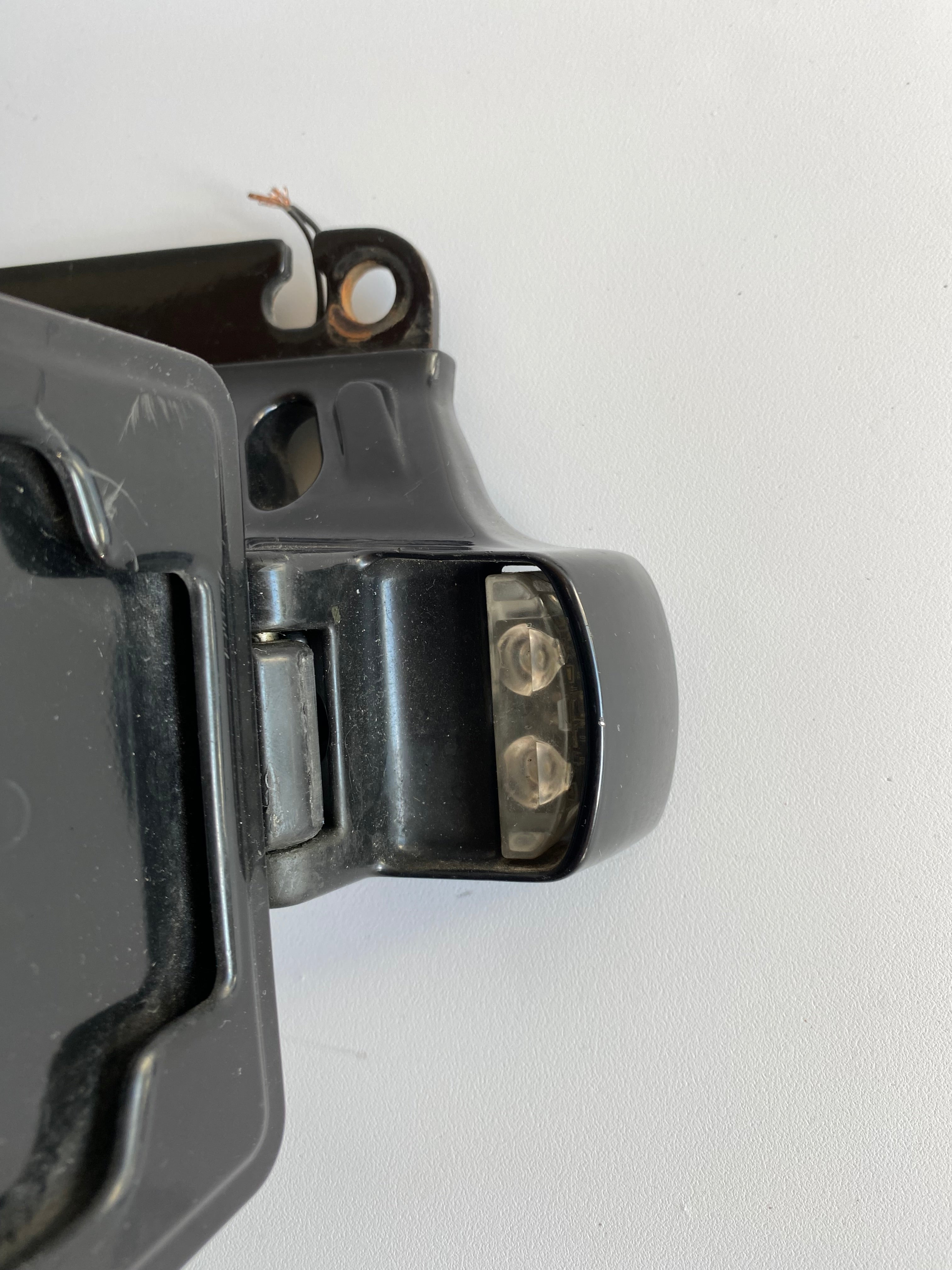 Support de plaque latérale rabattable Sportster Harley Davidson REF OEM : 60972-10