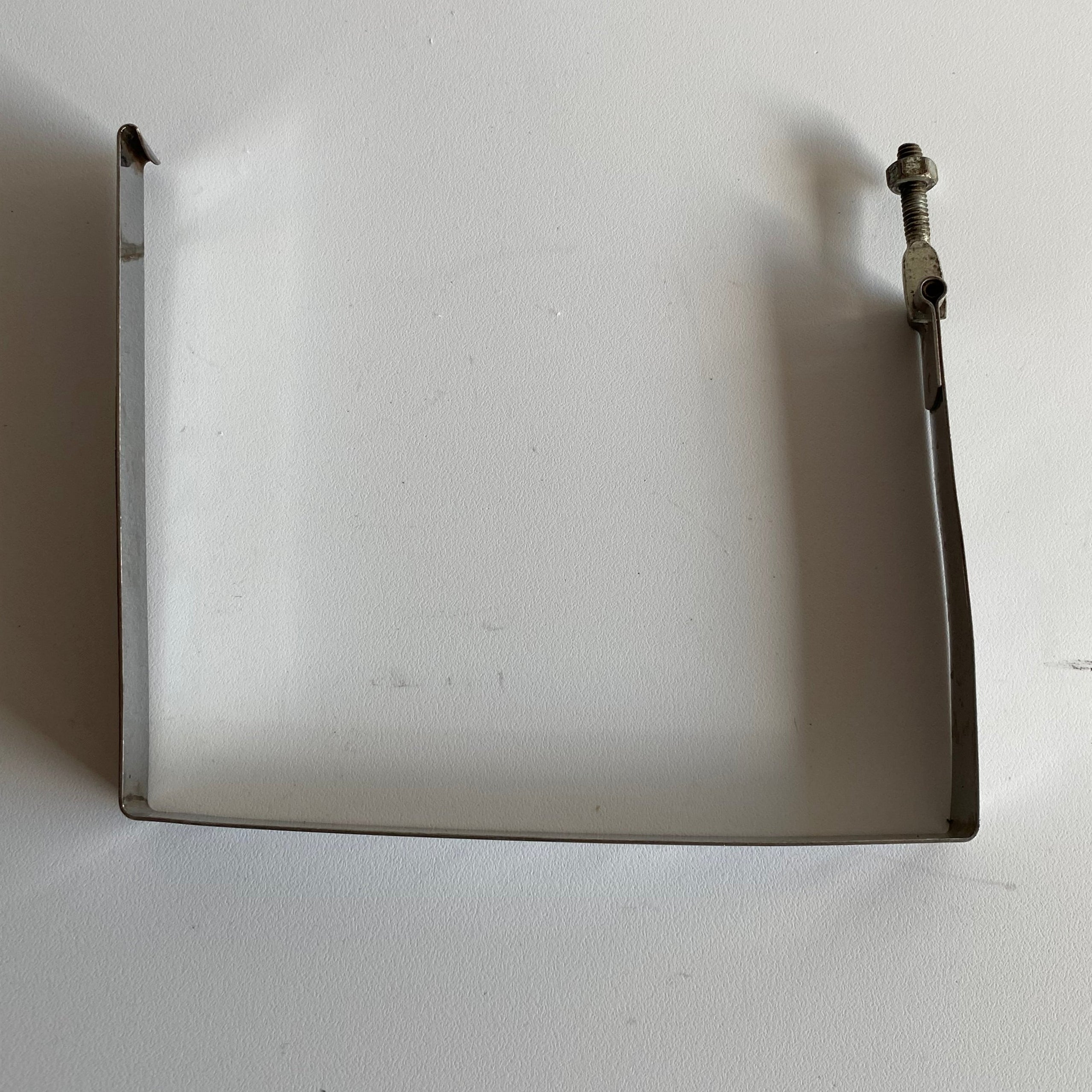 Sangle de batterie Sportster Harley Davidson REF OEM : 66476-98