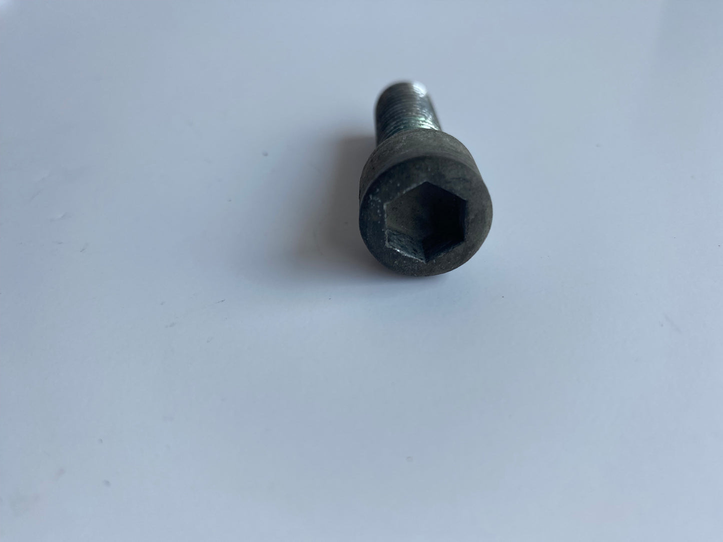 Vis BTR support moteur avant supérieur Buell XB REF OEM : AA0712.2CZB