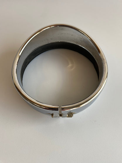 Cerclage de phare/visière 5 3/4 pouces Harley Davidson REF OEM : 69735-05