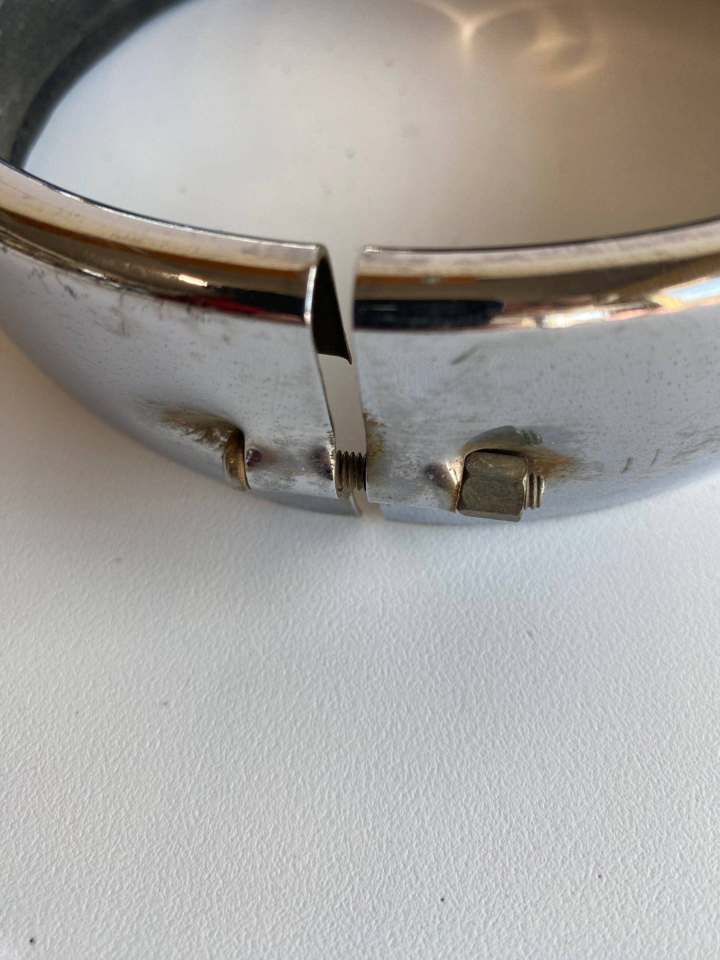 Cerclage de phare/visière 5 3/4 pouces Harley Davidson REF OEM : 69735-05