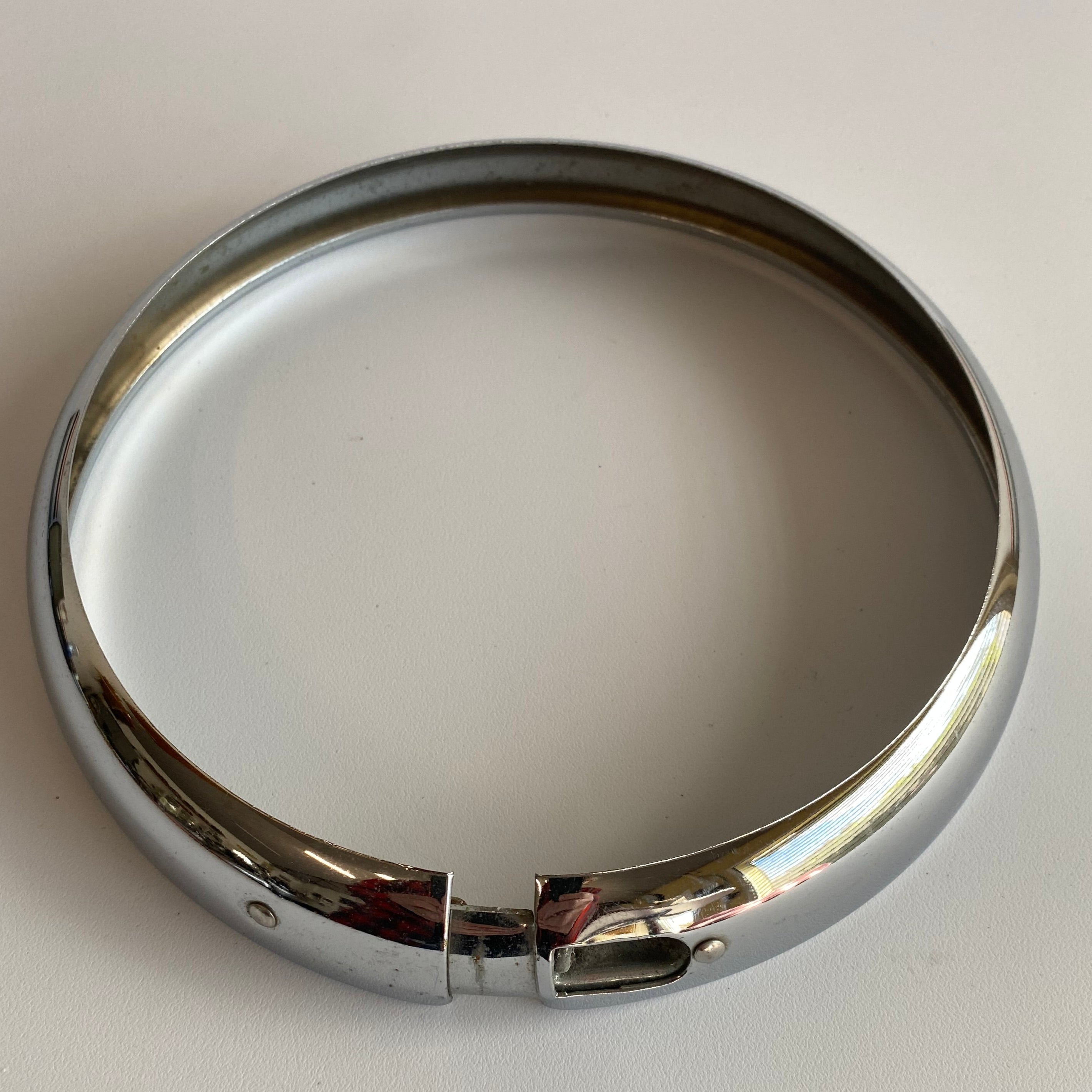 Harley Davidson 7-Zoll-Scheinwerferblende OEM-Referenz: 67726-48