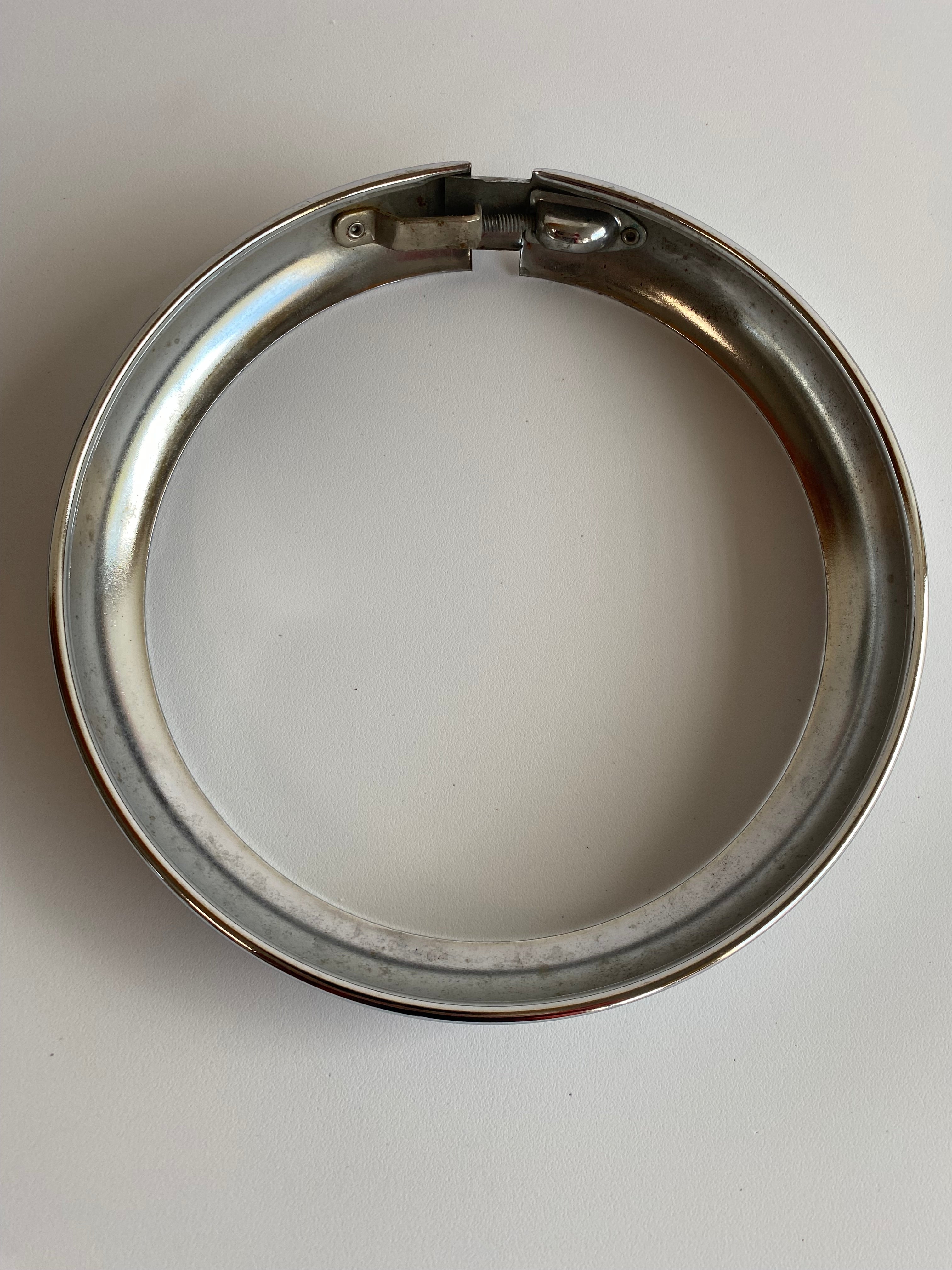 Harley Davidson 7-Zoll-Scheinwerferblende OEM-Referenz: 67726-48