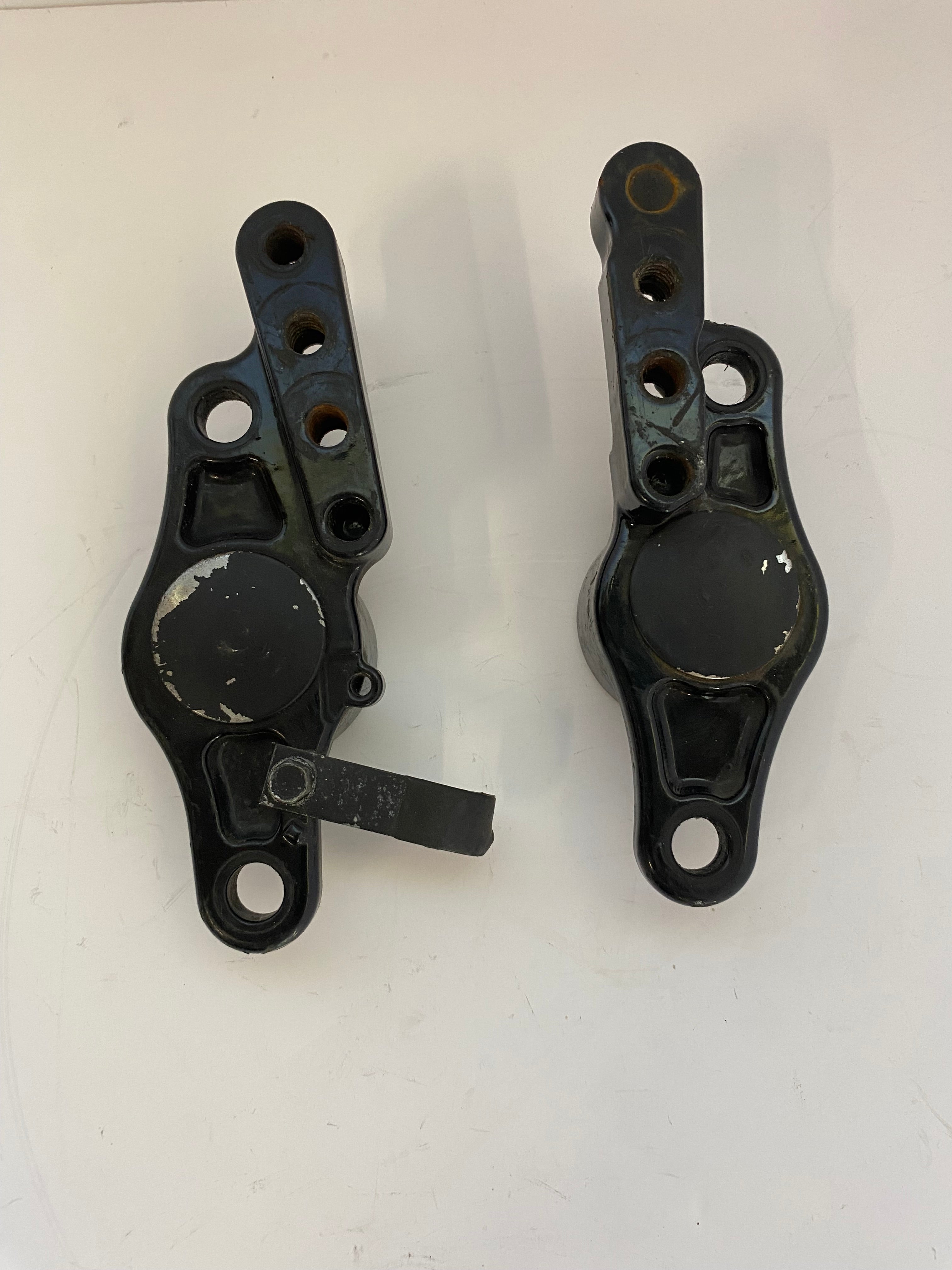 Jeu de supports moteur arrière Touring Harley Davidson REF OEM 50588-07 & 50589-07