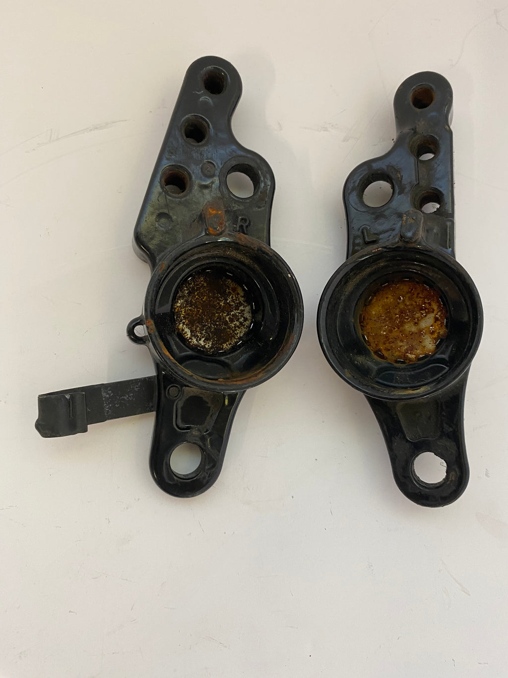 Jeu de supports moteur arrière Touring Harley Davidson REF OEM 50588-07 & 50589-07