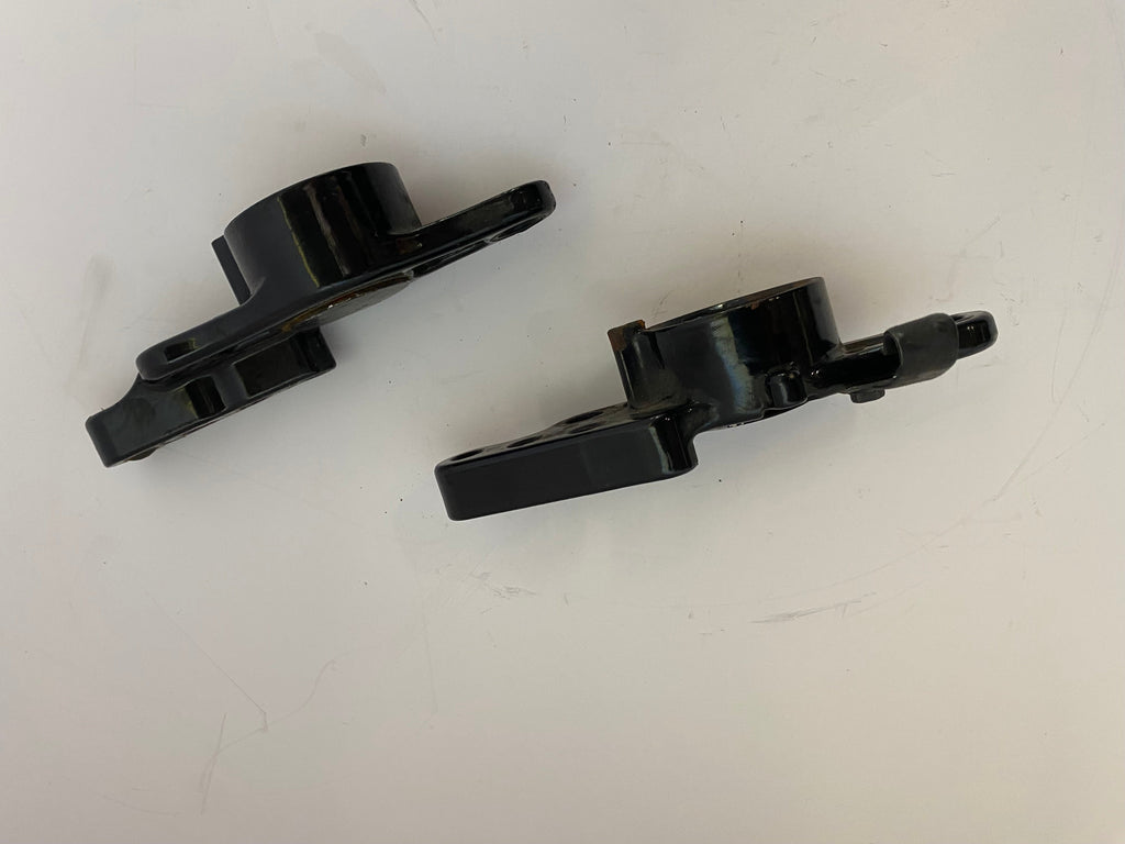 Jeu de supports moteur arrière Touring Harley Davidson REF OEM 50588-07 & 50589-07