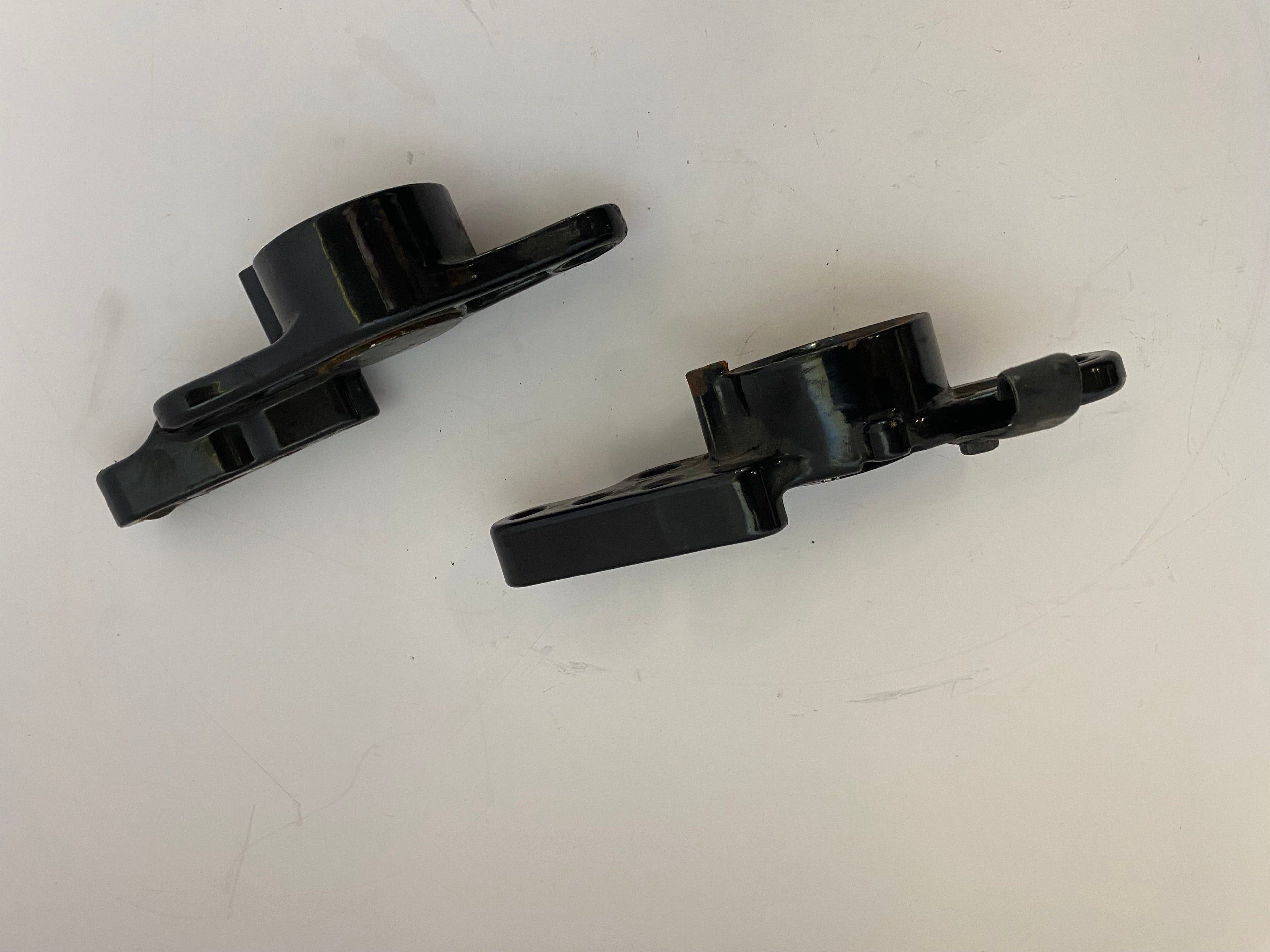 Jeu de supports moteur arrière Touring Harley Davidson REF OEM 50588-07 & 50589-07