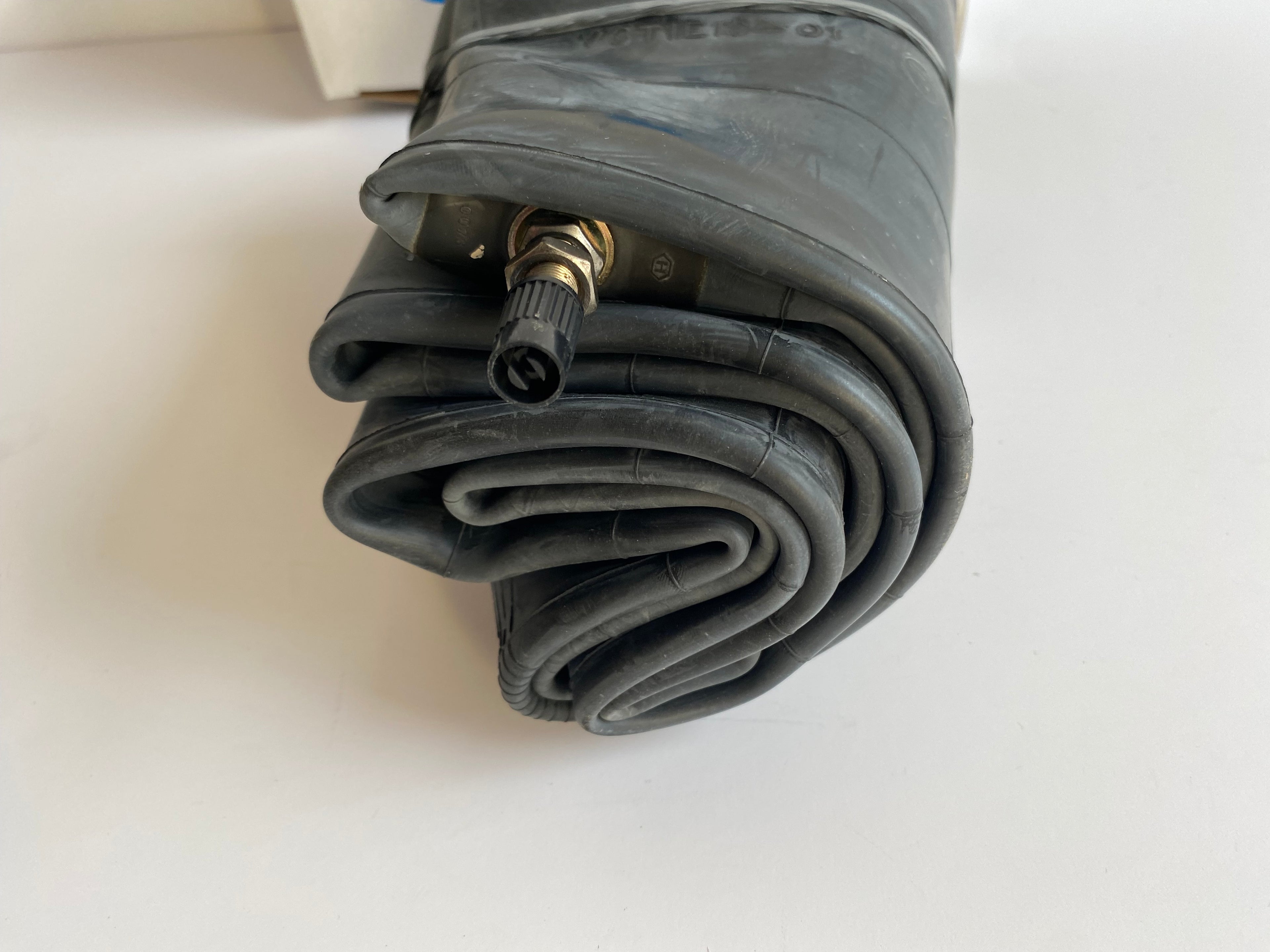 Chambre à air roue à rayons 180/65-16 pouces Road King Harley Davidson REF DRAG 0350-0117