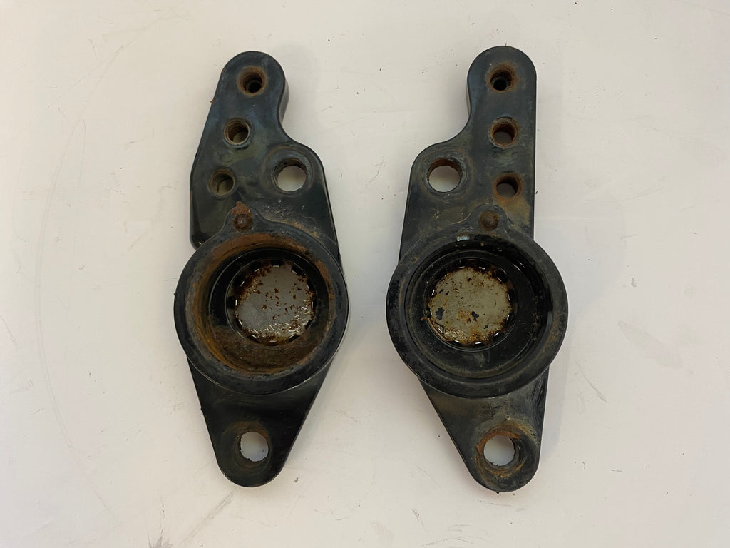 Jeu de supports moteur arrière Touring Harley Davidson REF OEM 50588-93 & 50589-93