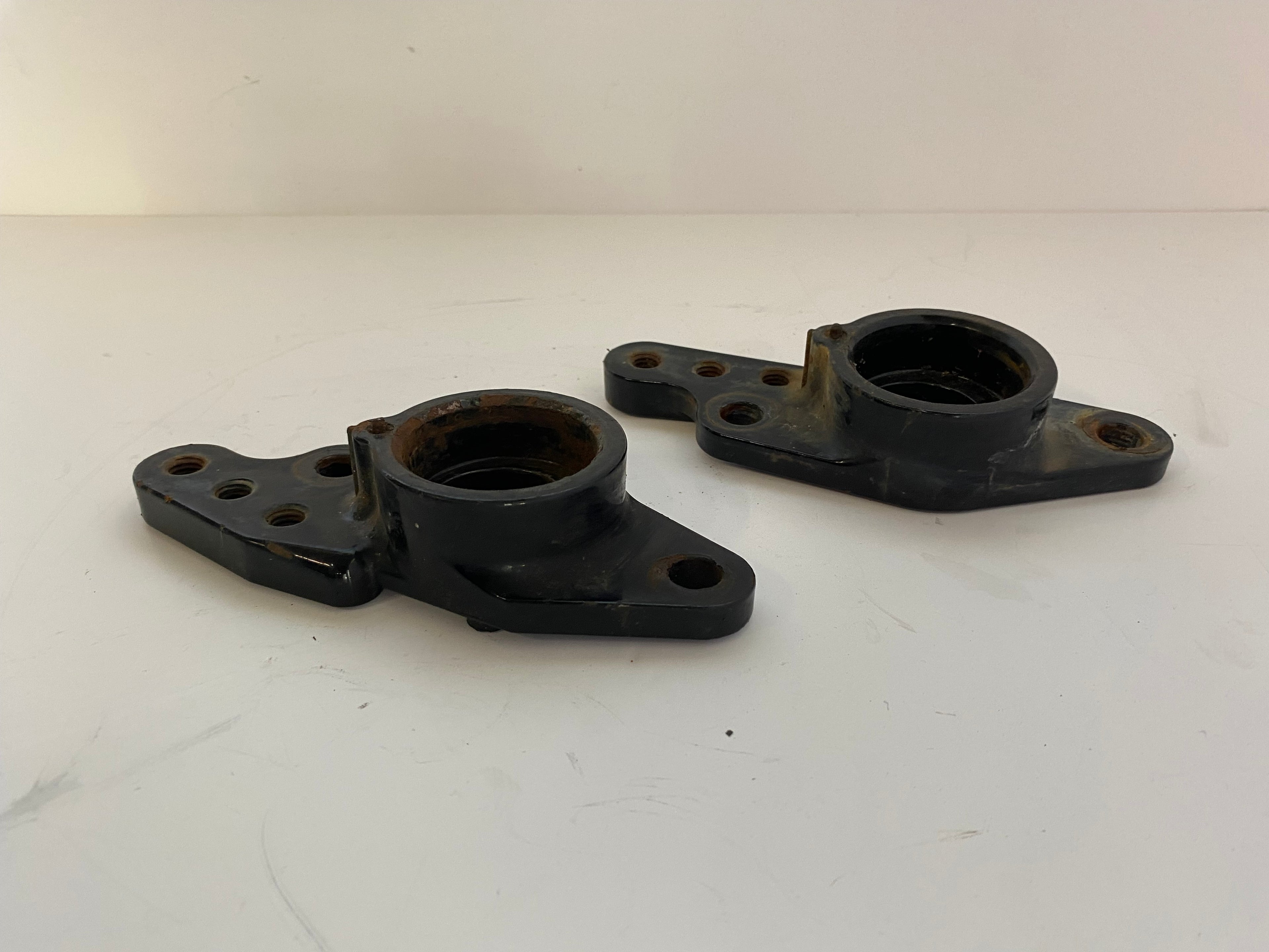 Jeu de supports moteur arrière Touring Harley Davidson REF OEM 50588-93 & 50589-93