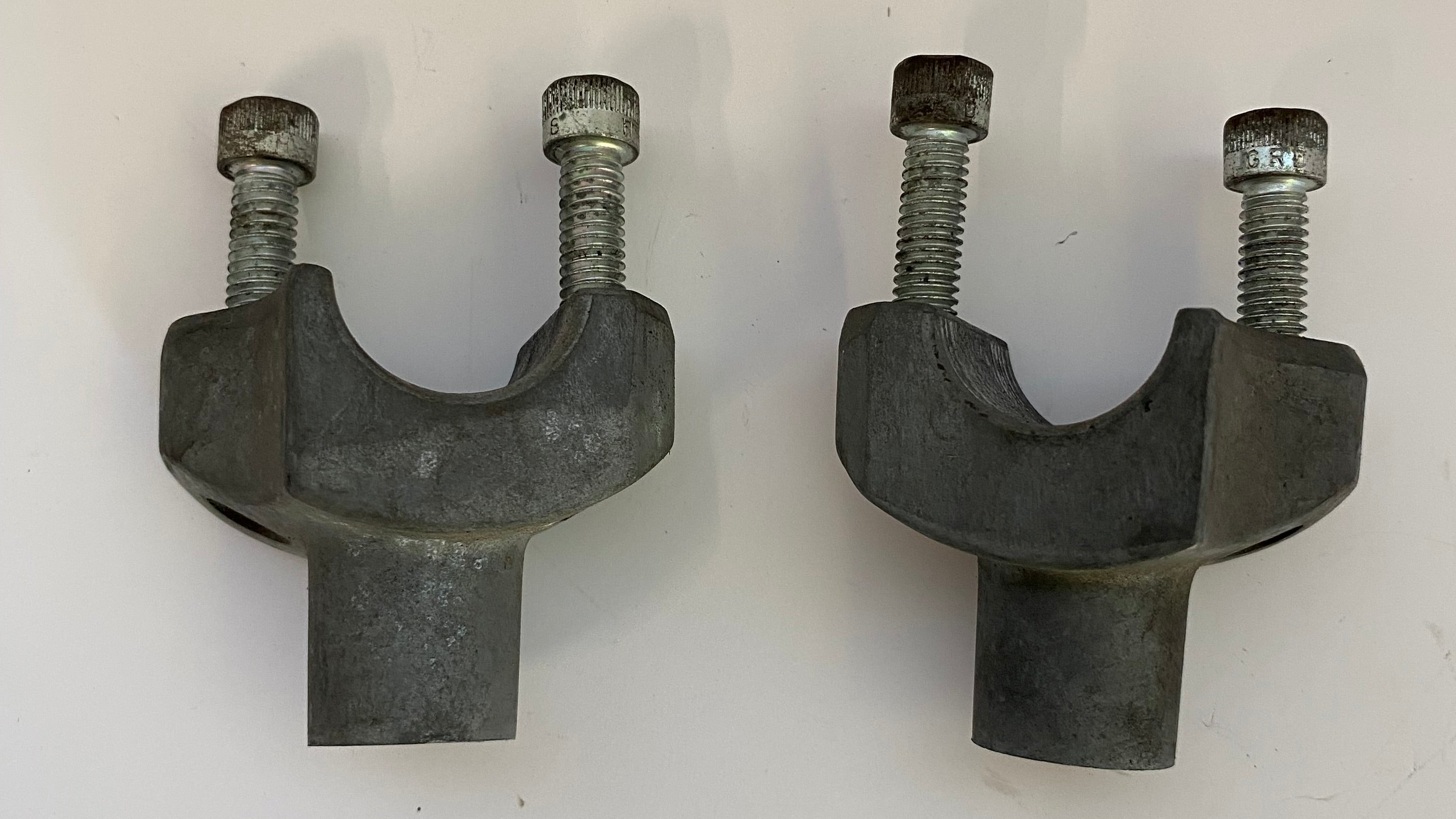 Jeu de risers inférieur Harley Davidson REF OEM 56140-84A & 56141-84A
