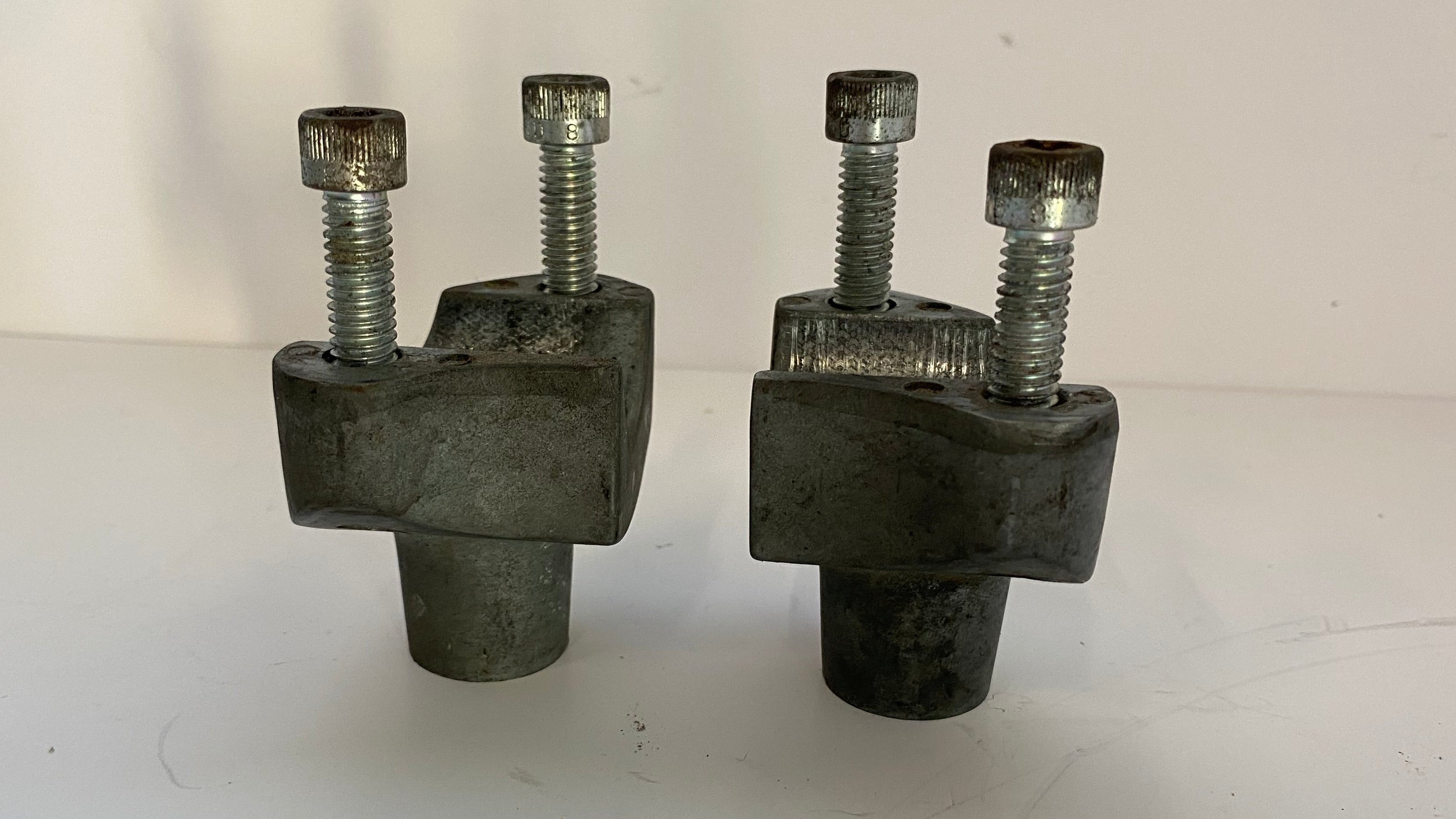 Jeu de risers inférieur Harley Davidson REF OEM 56140-84A & 56141-84A