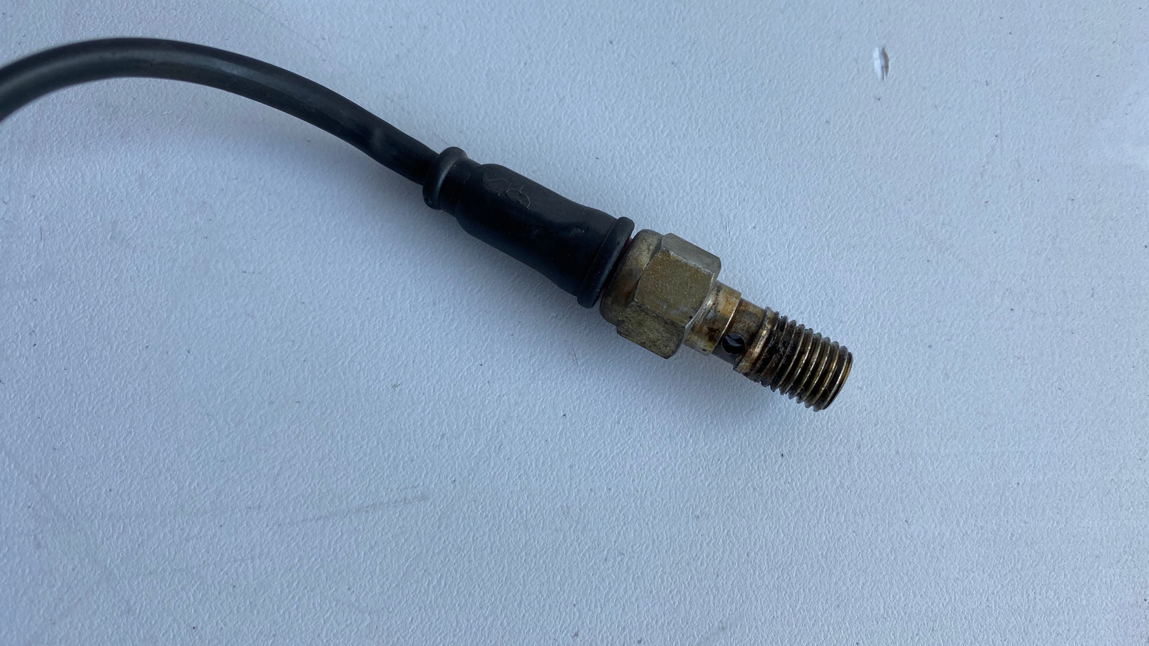 Contacteur de stop arrière Buell XB REF OEM : H0203.02A8