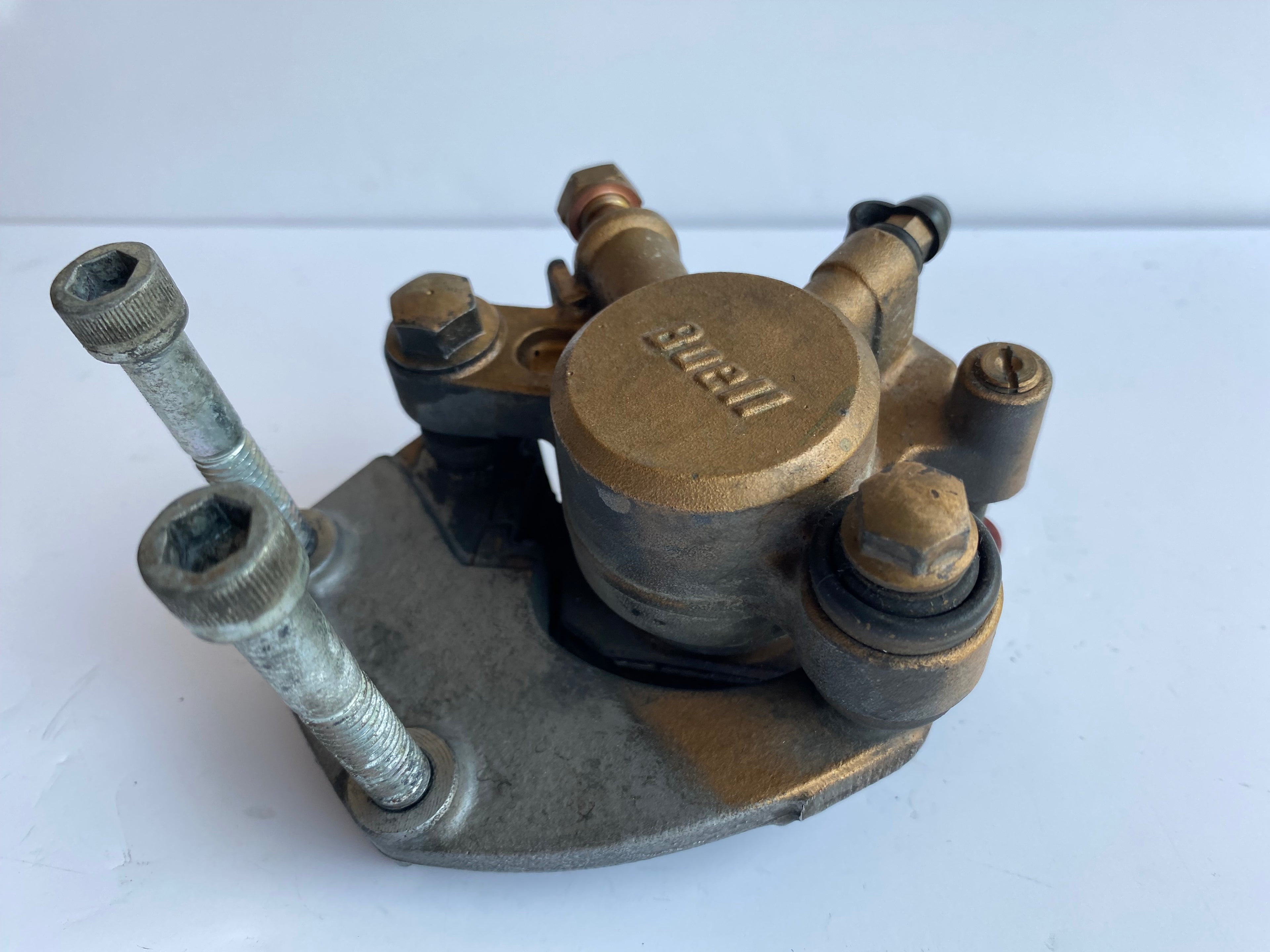 Etrier de frein arrière avec support Buell XB REF OEM : H0102.02A8A