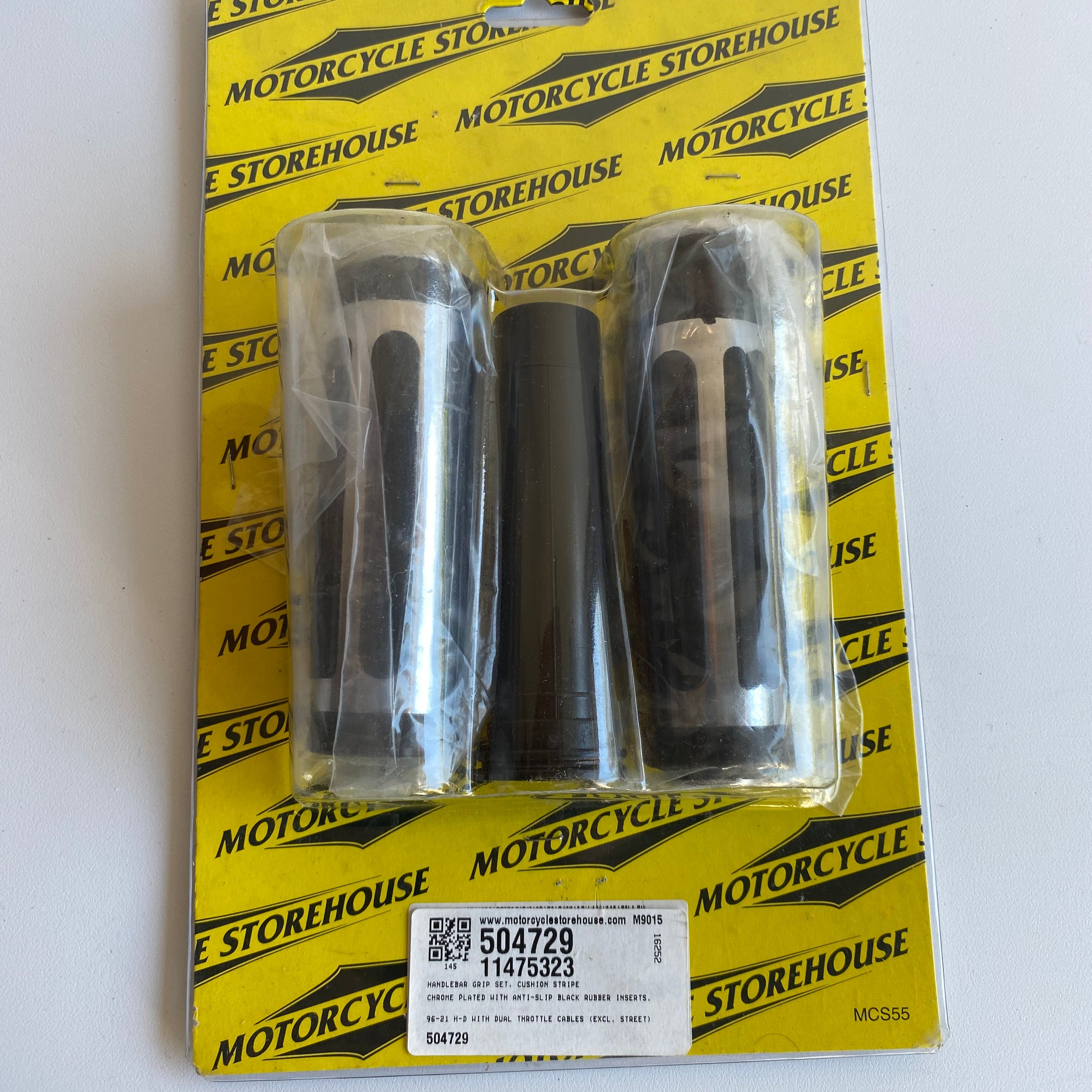 Jeu de poignées chrome/caoutchouc noir Harley Davidson REf MCS : 504729