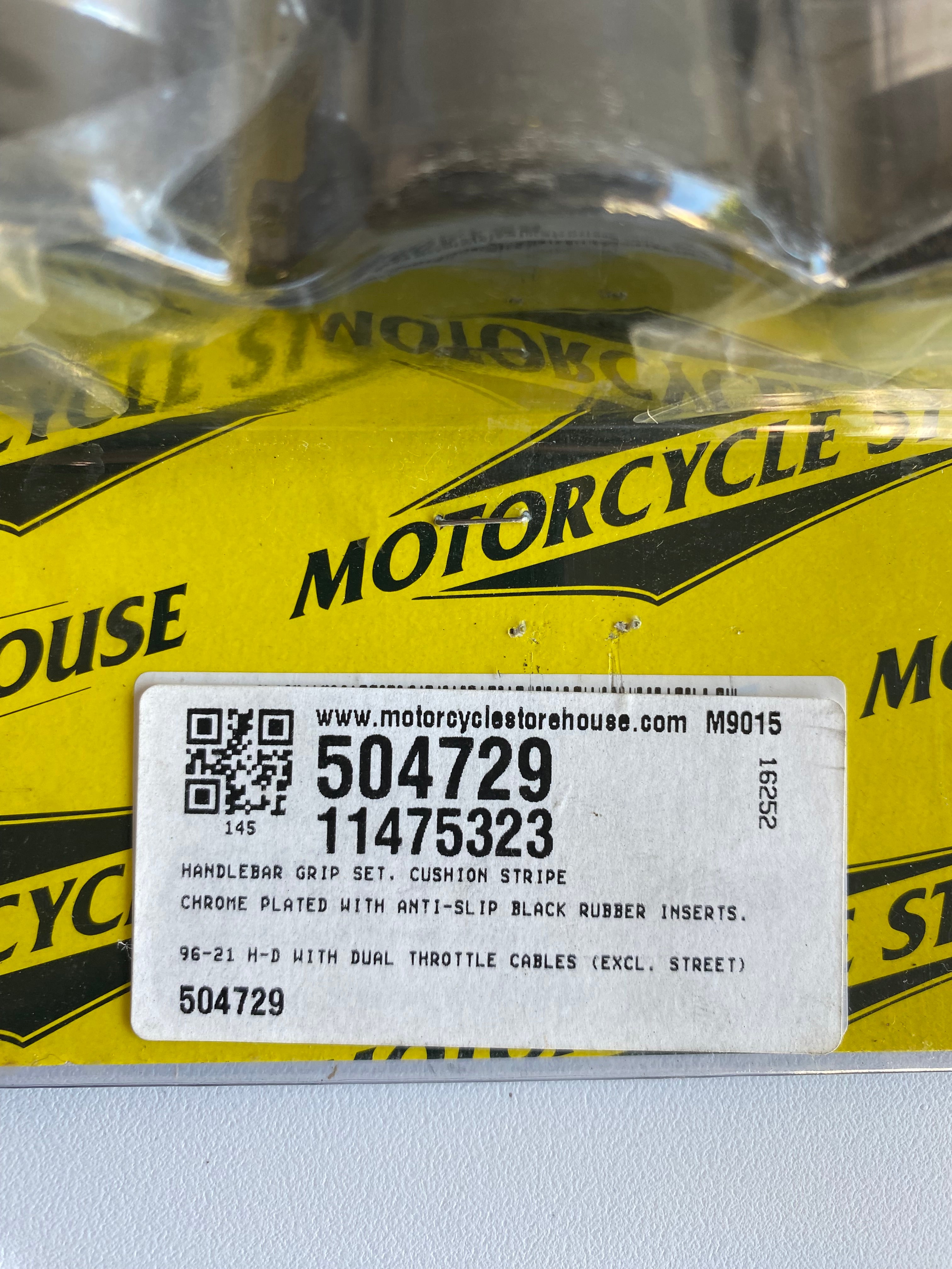 Jeu de poignées chrome/caoutchouc noir Harley Davidson REf MCS : 504729